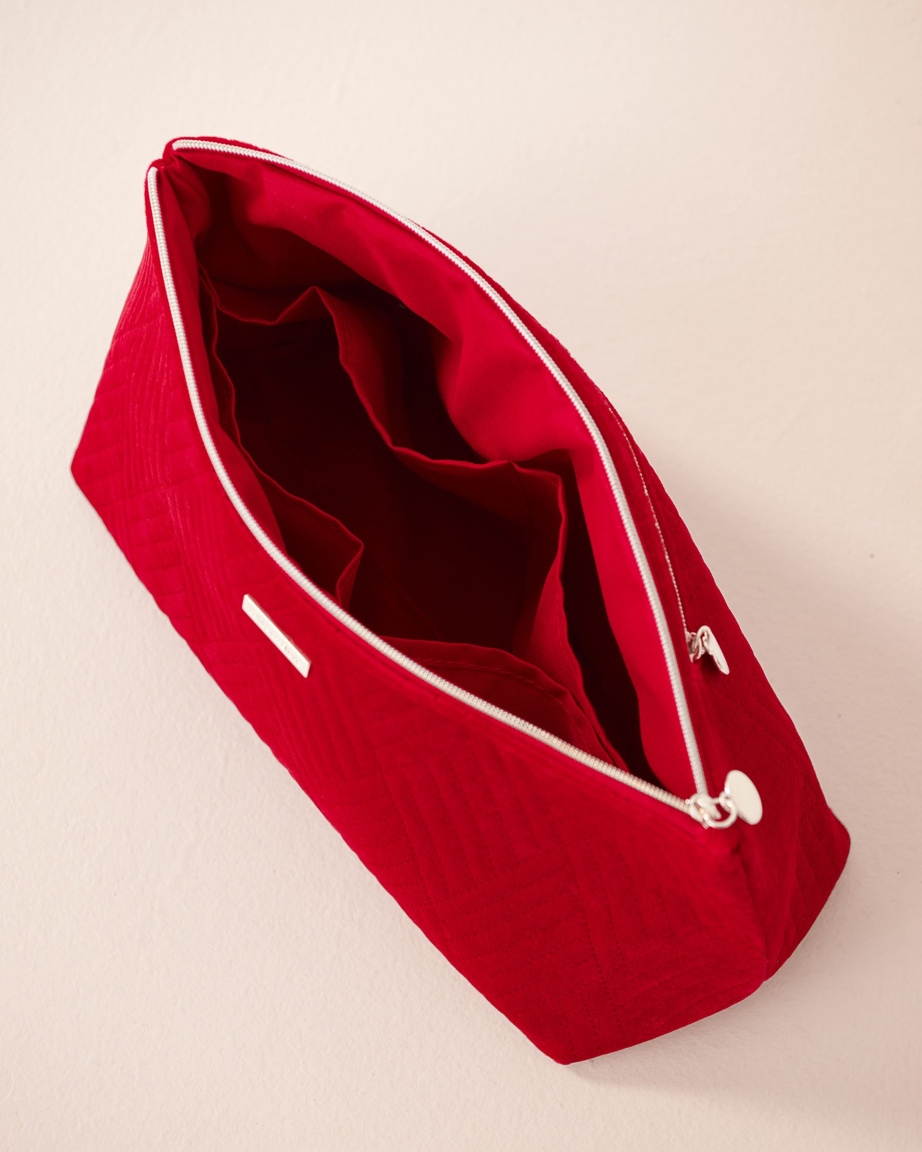 LA VIE EN ROSE 2-in-1 Velvet Cosmetic Bag Merry Red 40700428 - View5