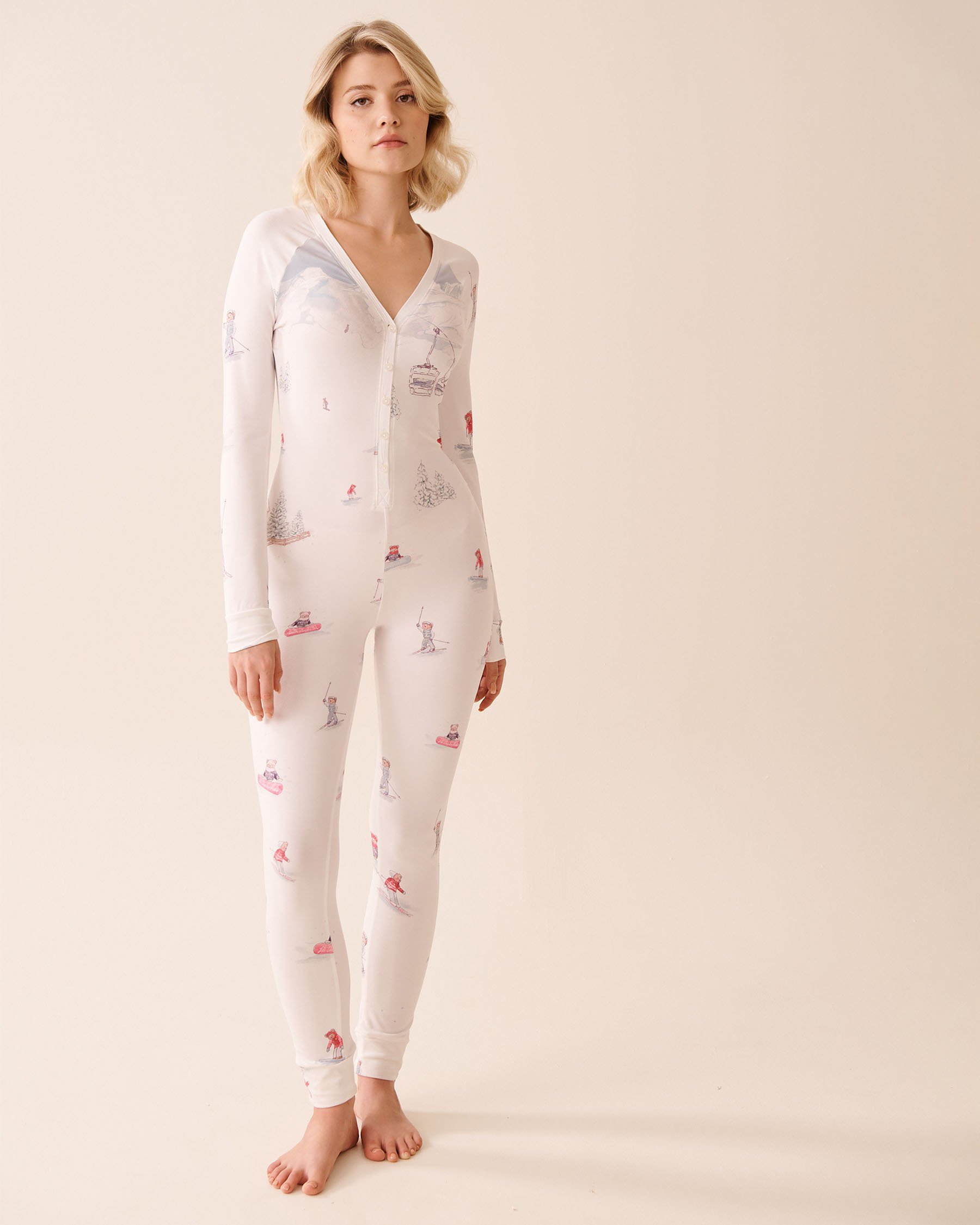 LA VIE EN ROSE Après-Ski Print Super Soft Long Sleeve Jumpsuit White/Skiing Bears 40300063 - View1