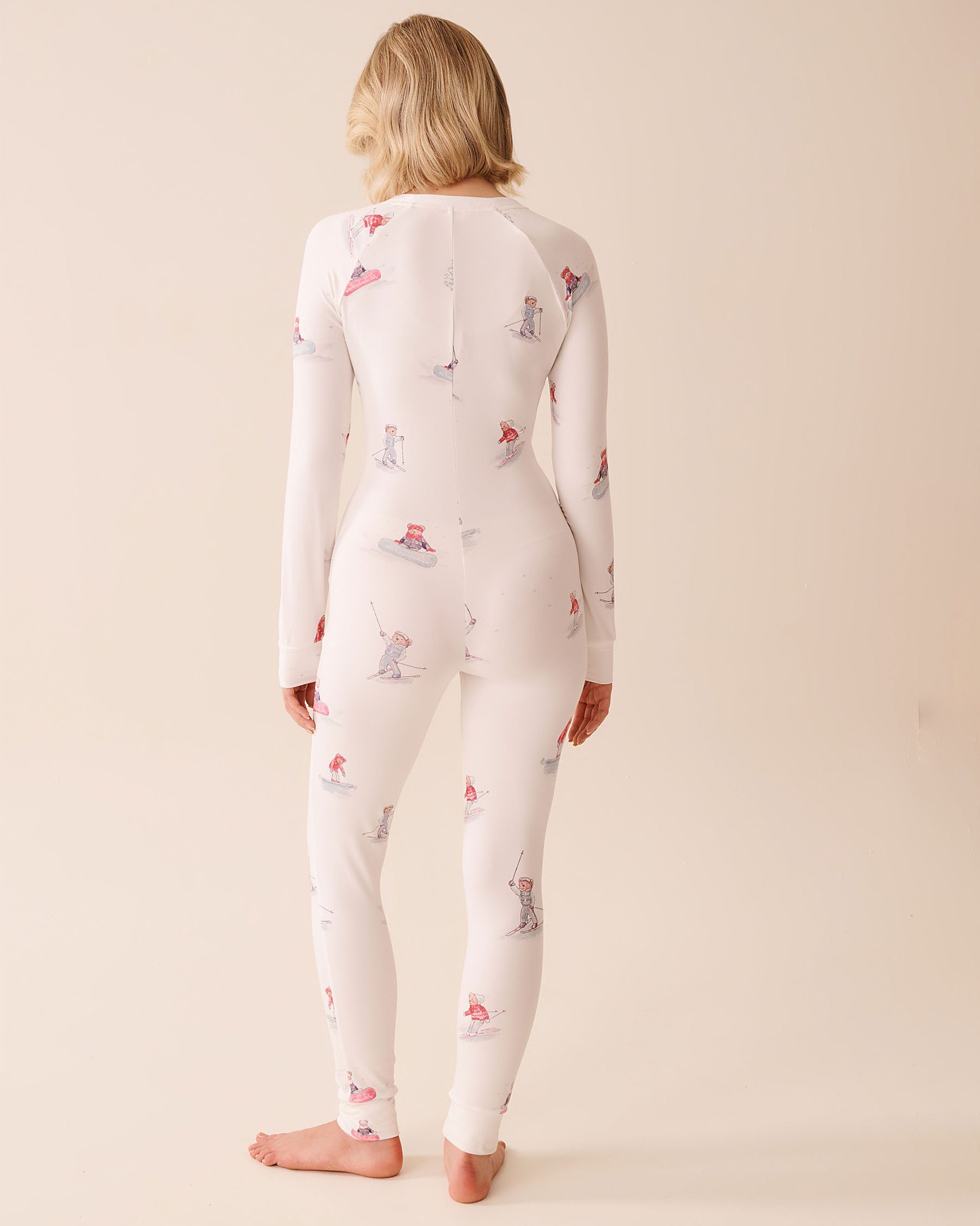 LA VIE EN ROSE Après-Ski Print Super Soft Long Sleeve Jumpsuit White/Skiing Bears 40300063 - View2