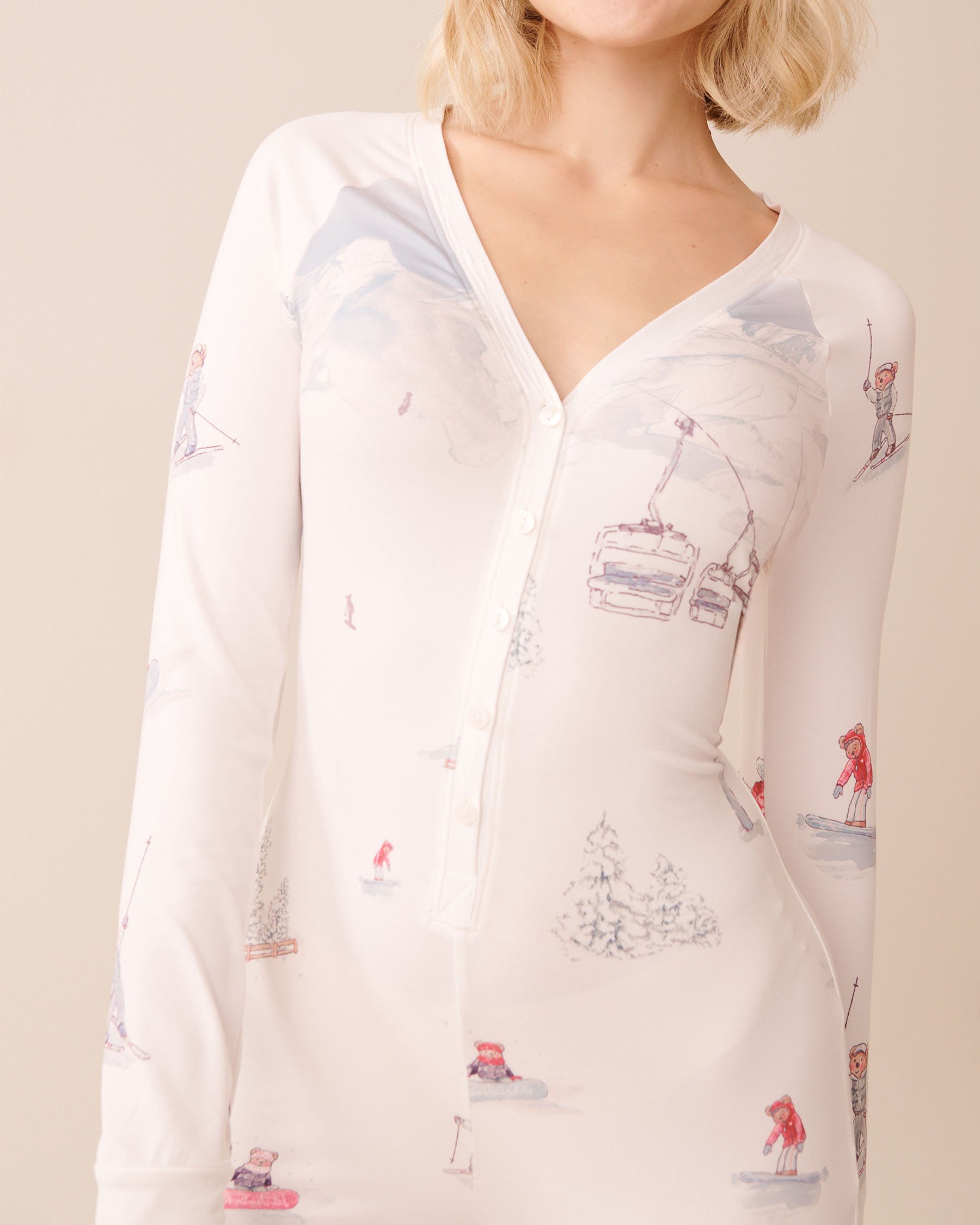 LA VIE EN ROSE Après-Ski Print Super Soft Long Sleeve Jumpsuit White/Skiing Bears 40300063 - View3