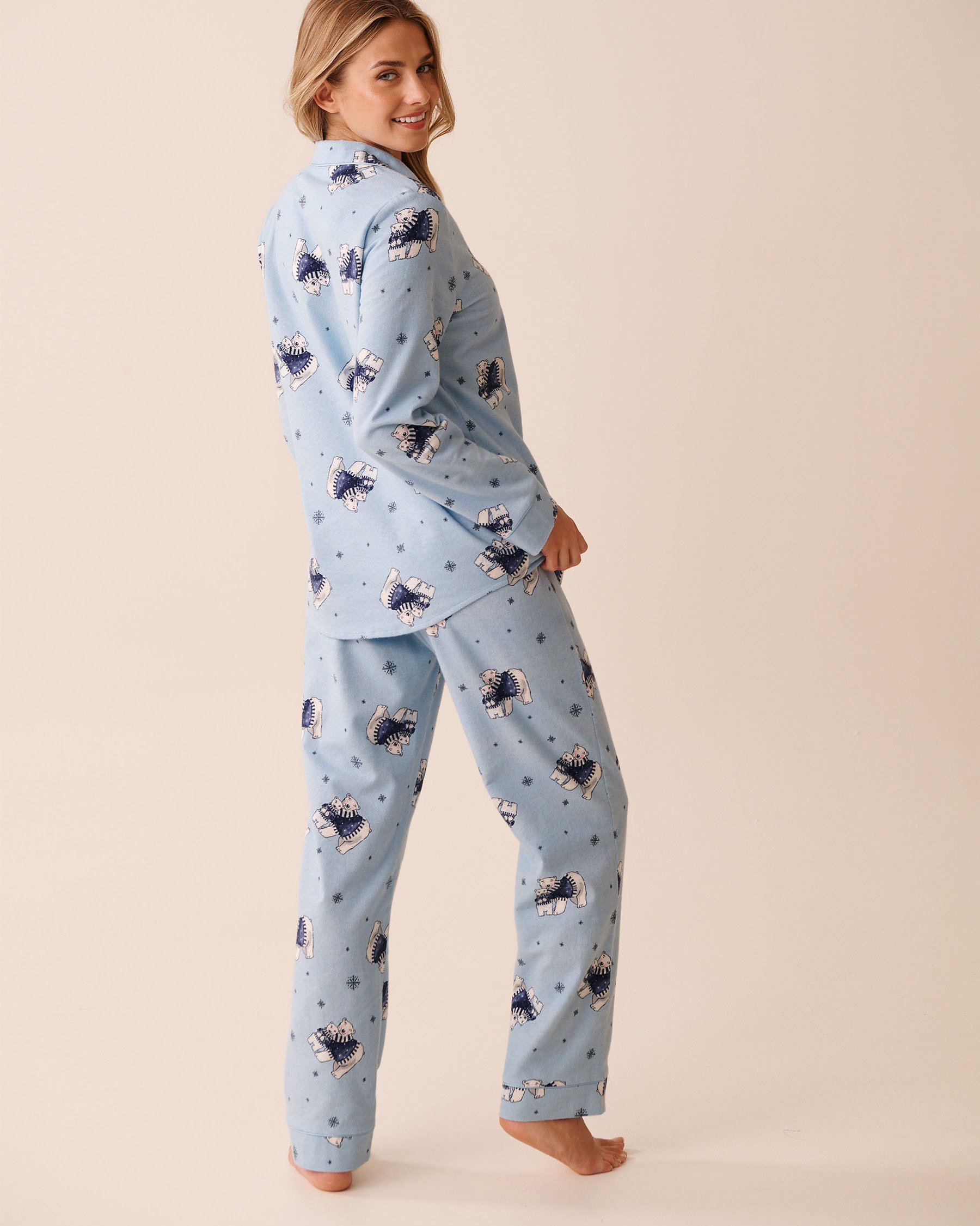 LA VIE EN ROSE Polar Bear Print Flannel PJ Set Blue/Polar Bears 40400089 - View2
