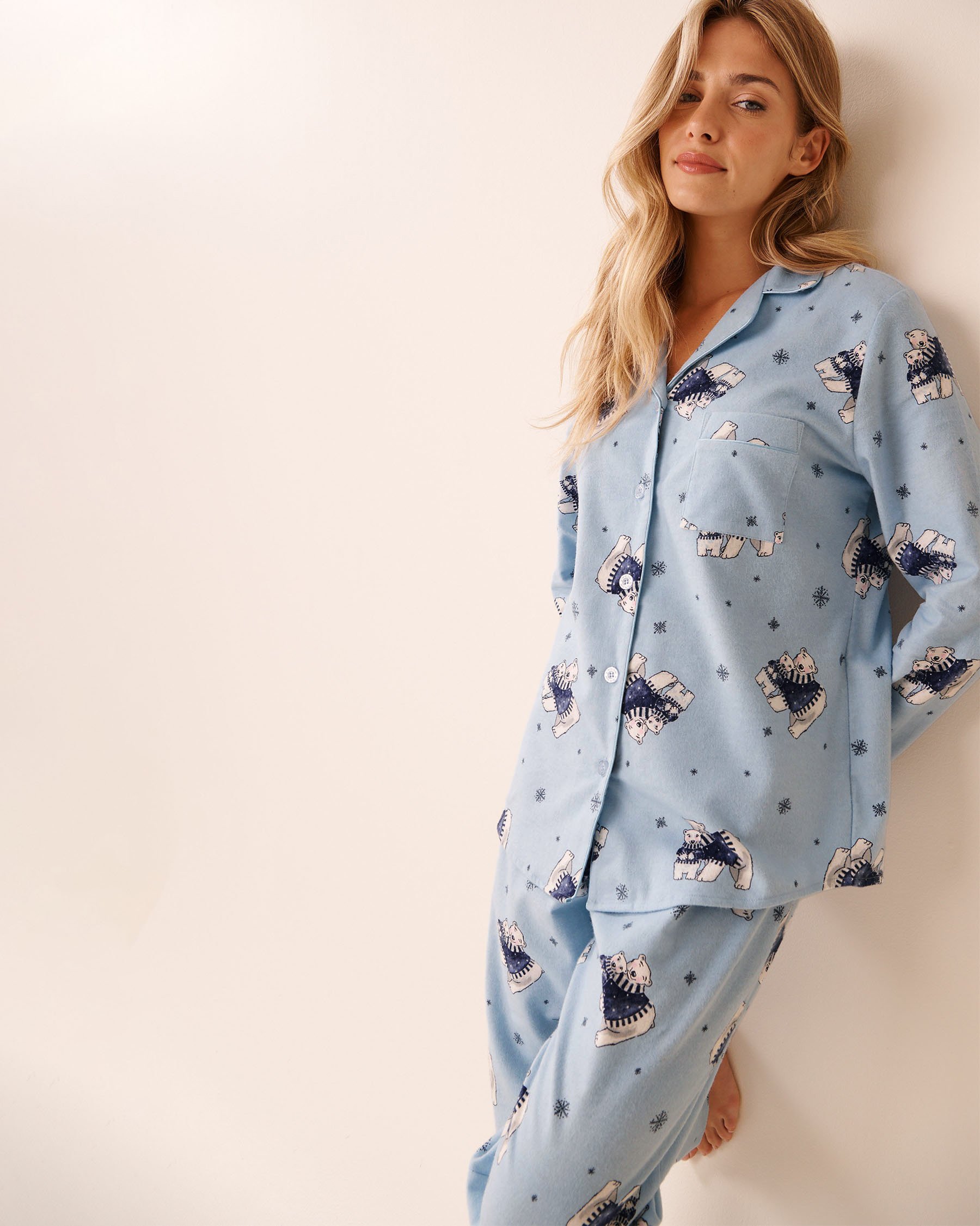 LA VIE EN ROSE Polar Bear Print Flannel PJ Set Blue/Polar Bears 40400089 - View3