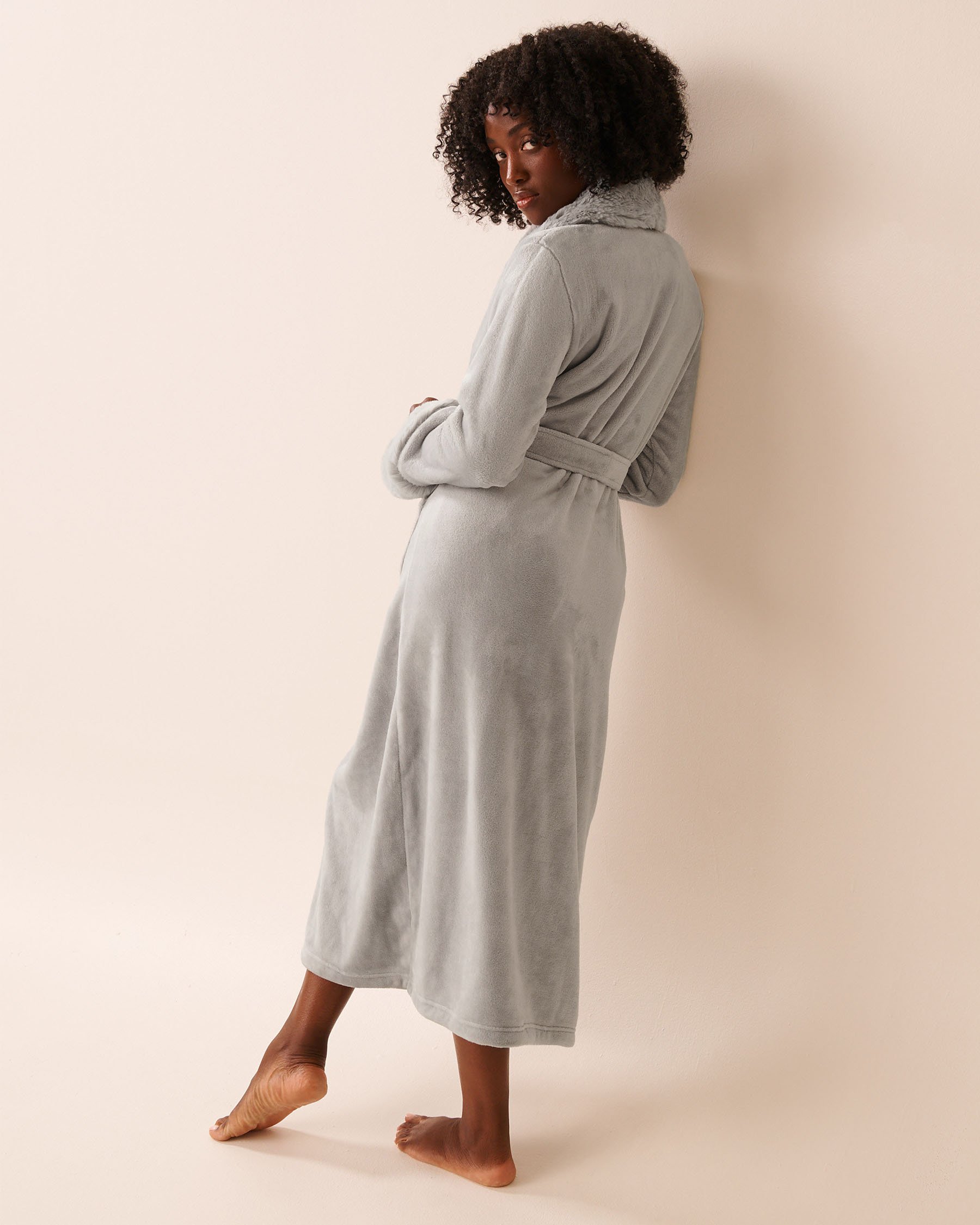 LA VIE EN ROSE Faux Fur Collar Long Plush Robe Grey 40600217 - View3