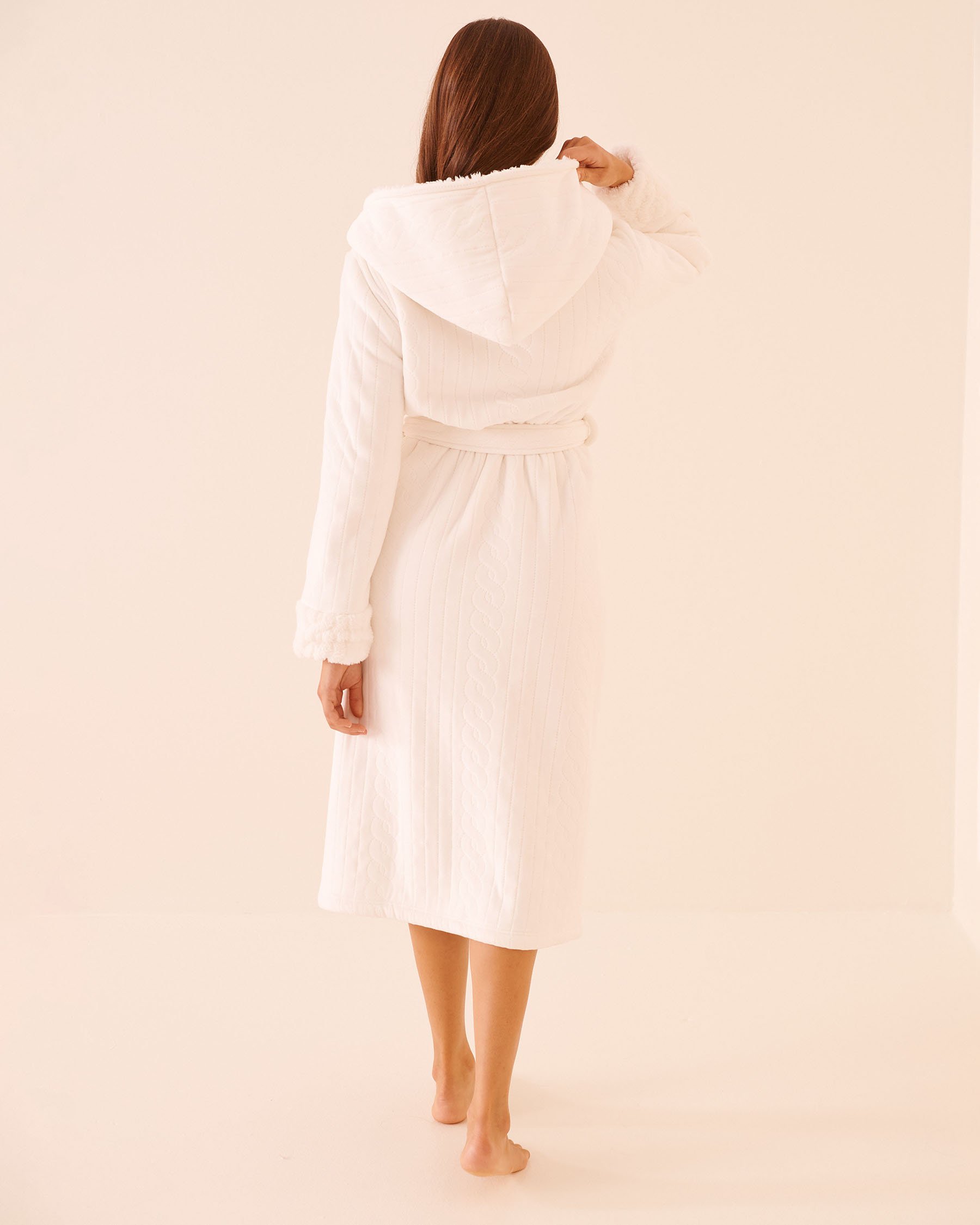 LA VIE EN ROSE Luxurious Hooded Robe Snow White 40600218 - View4