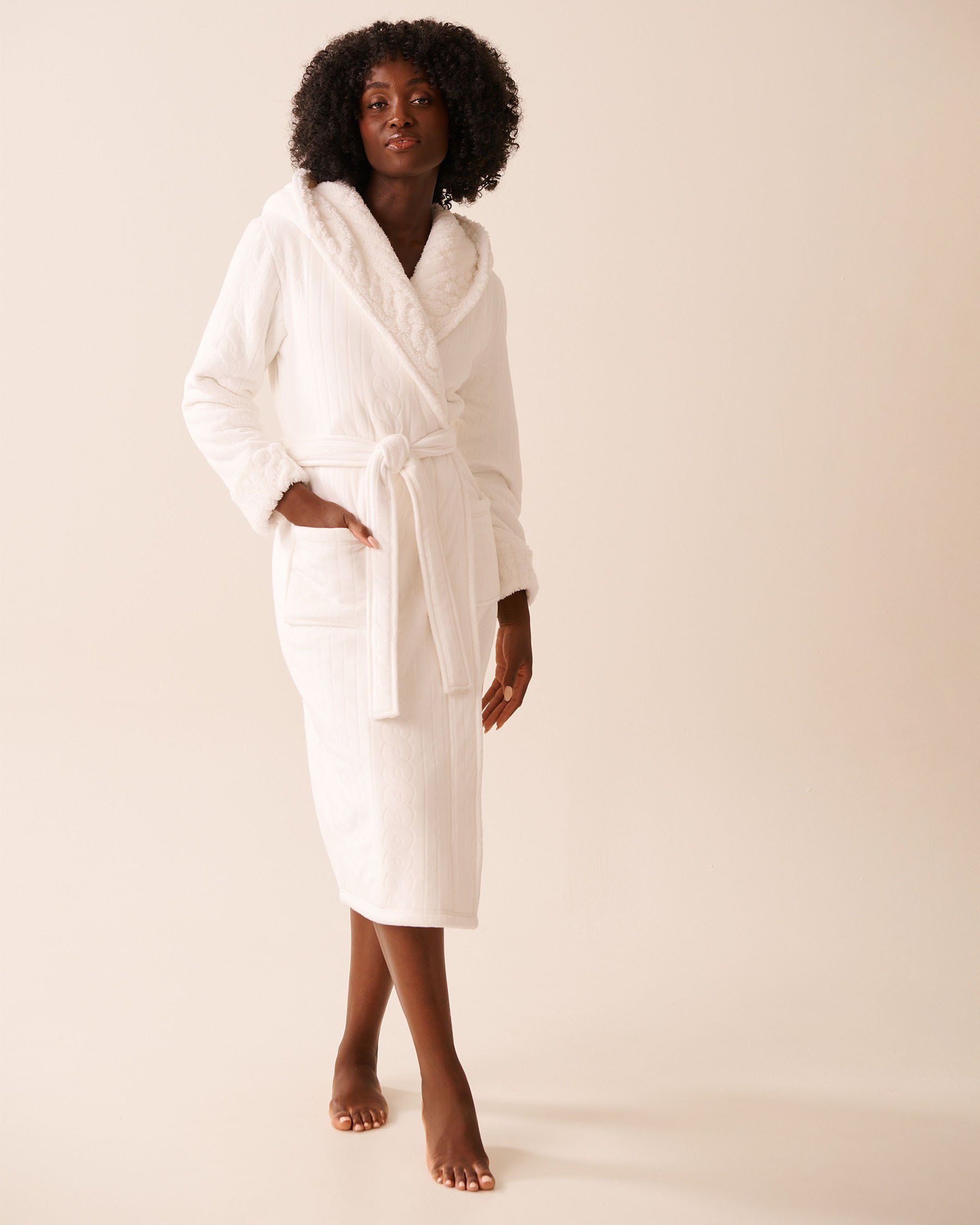 LA VIE EN ROSE Luxurious Hooded Robe Snow White 40600218 - View6