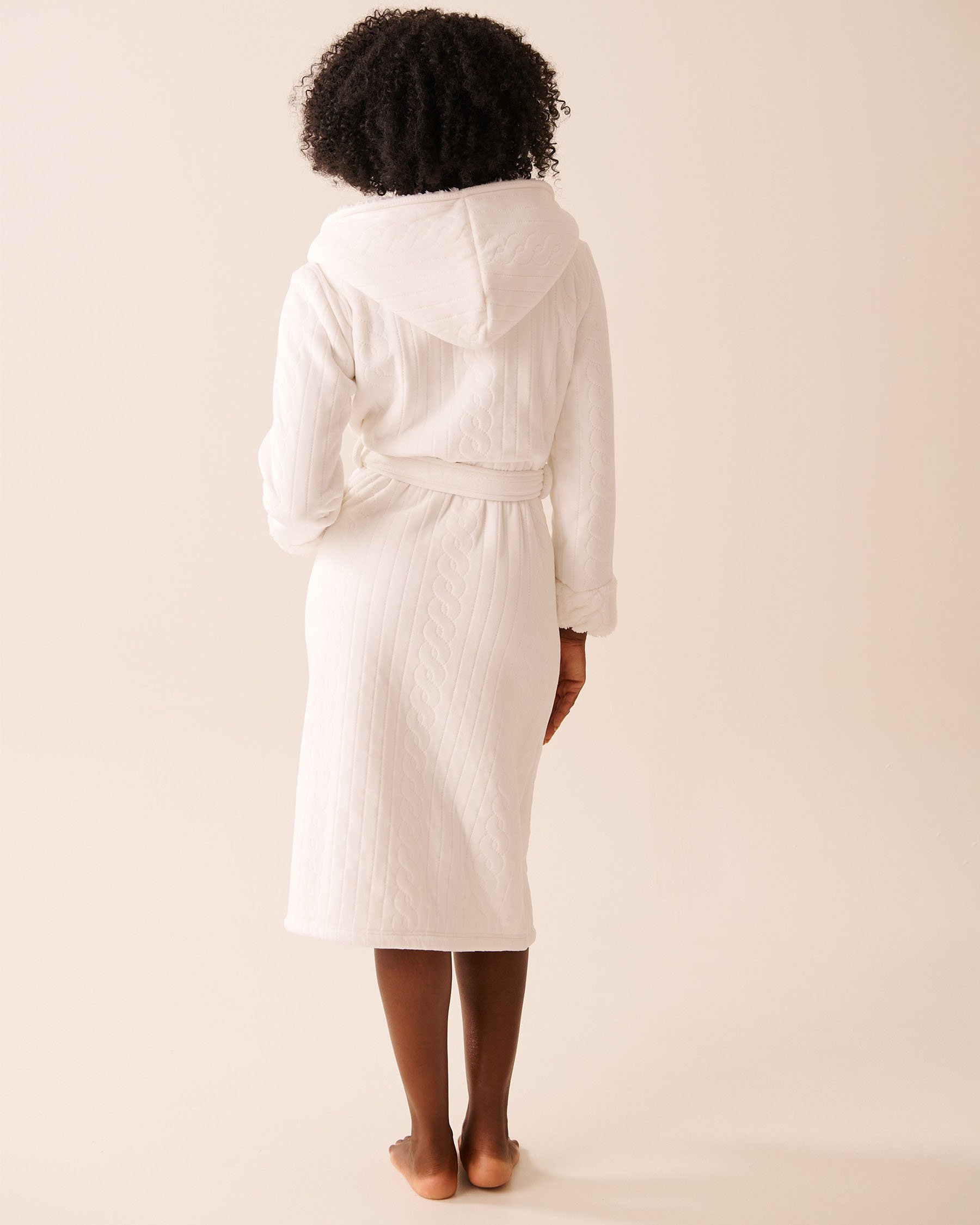 LA VIE EN ROSE Luxurious Hooded Robe Snow White 40600218 - View7