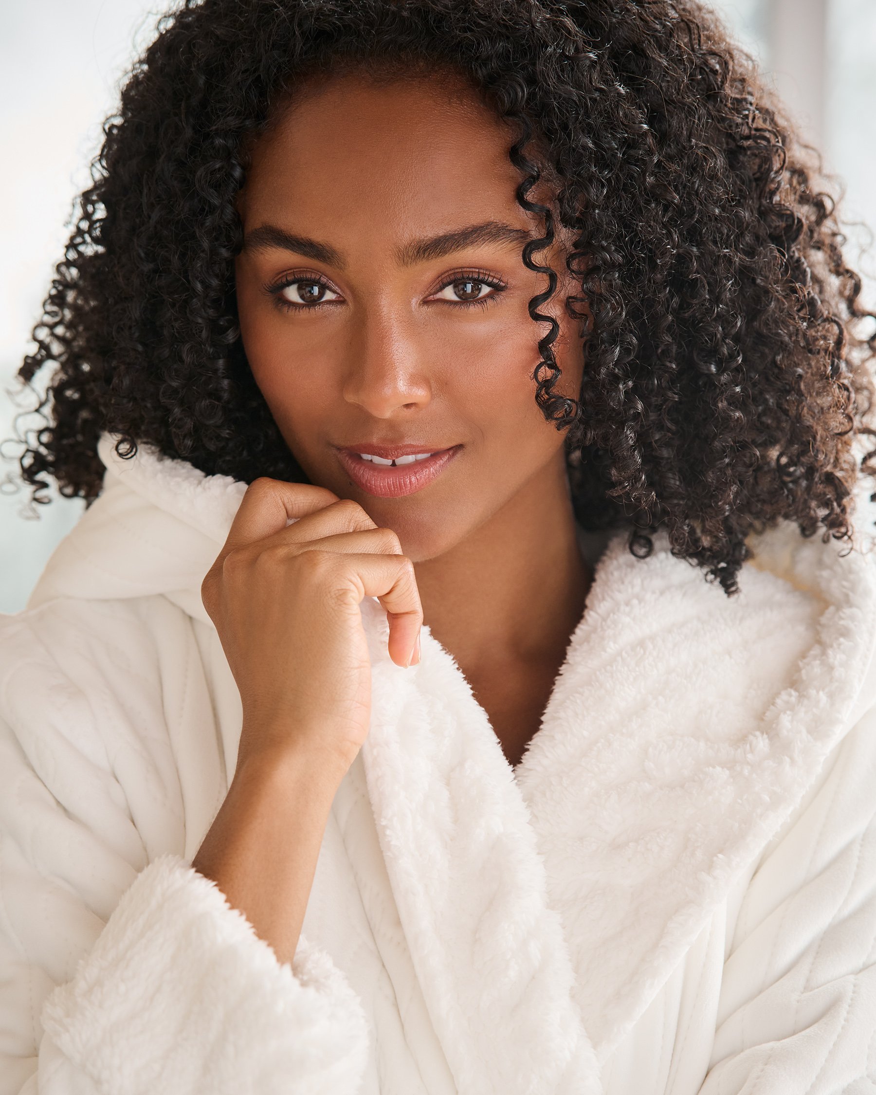 LA VIE EN ROSE Luxurious Hooded Robe Snow White 40600218 - View2