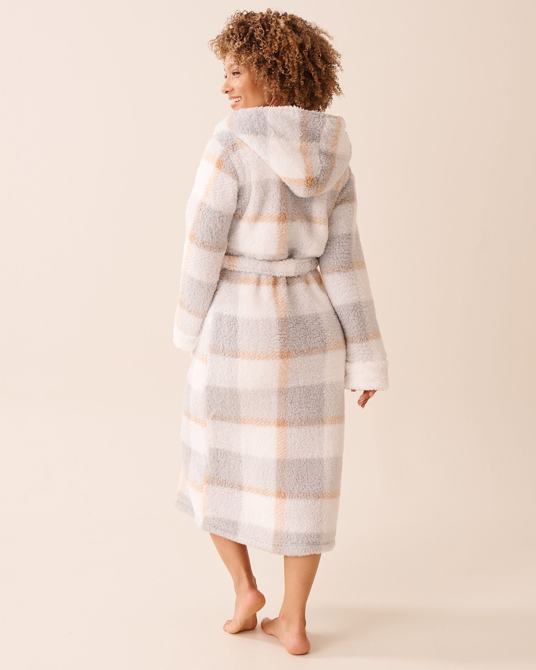 LA VIE EN ROSE Sherpa Plaid Robe Grey Plaid 40600224 - View2