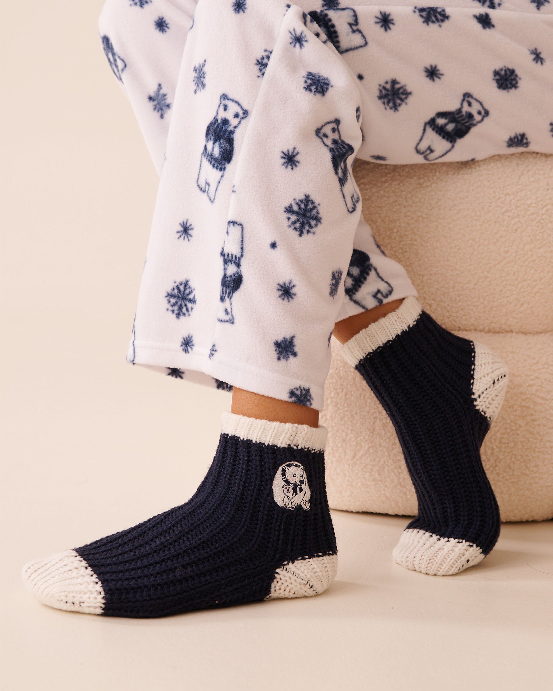 LA VIE EN ROSE Embroidered Polar Bear Socks Blue/Polar Bear 40700423 - View1