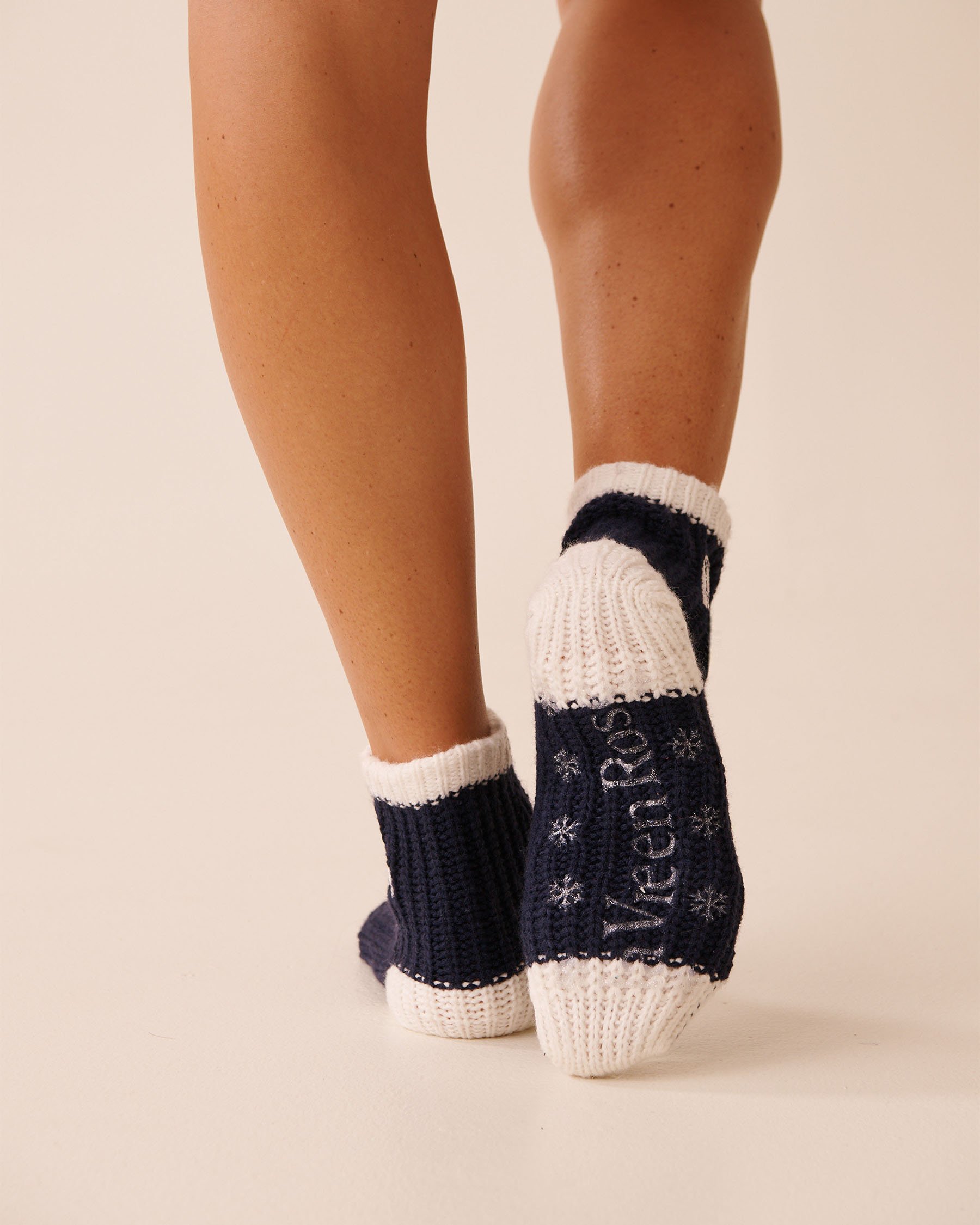 LA VIE EN ROSE Embroidered Polar Bear Socks Blue/Polar Bear 40700423 - View2