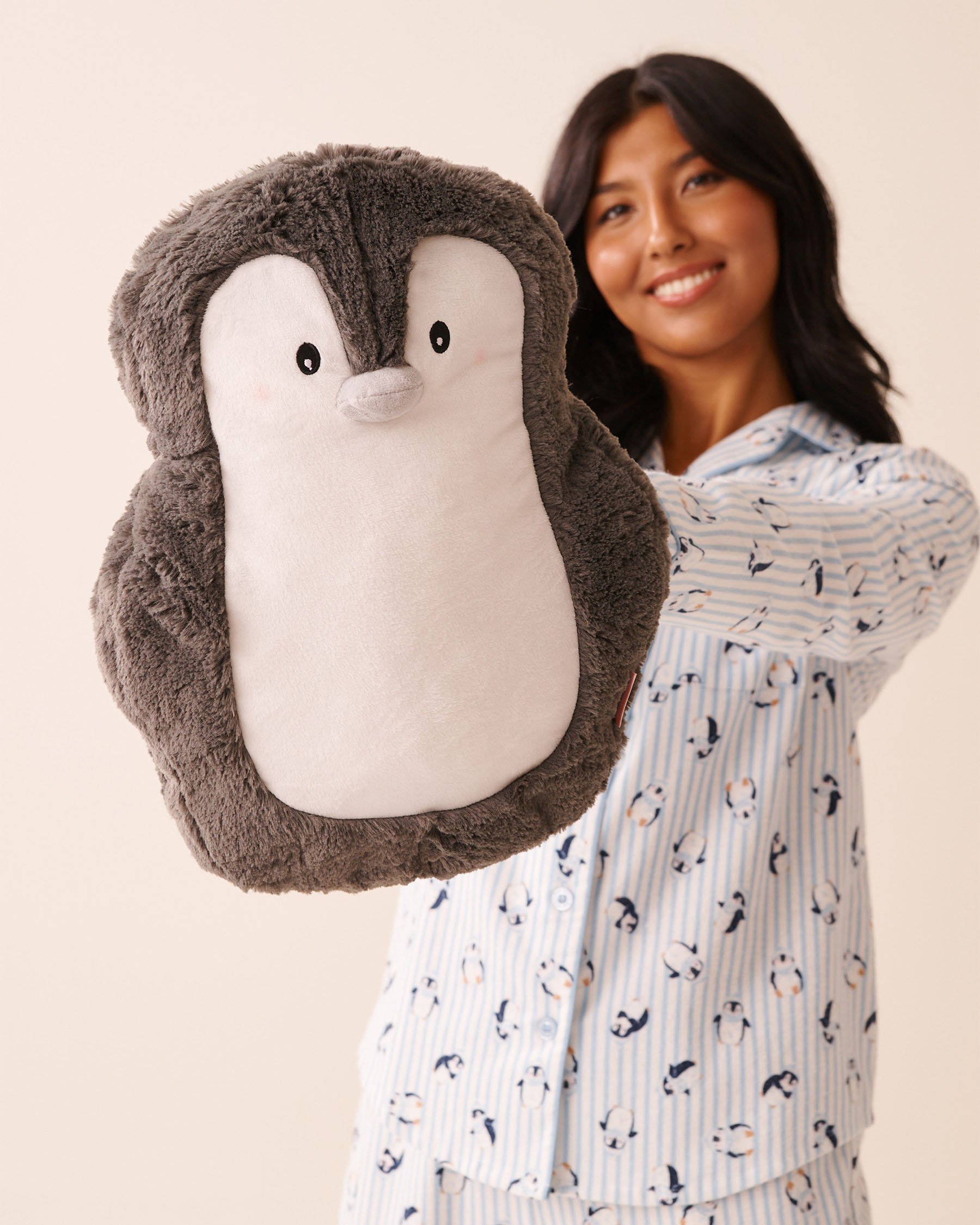 LA VIE EN ROSE Penguin Hot Water Bottle Grey/Penguin 40700433 - View1