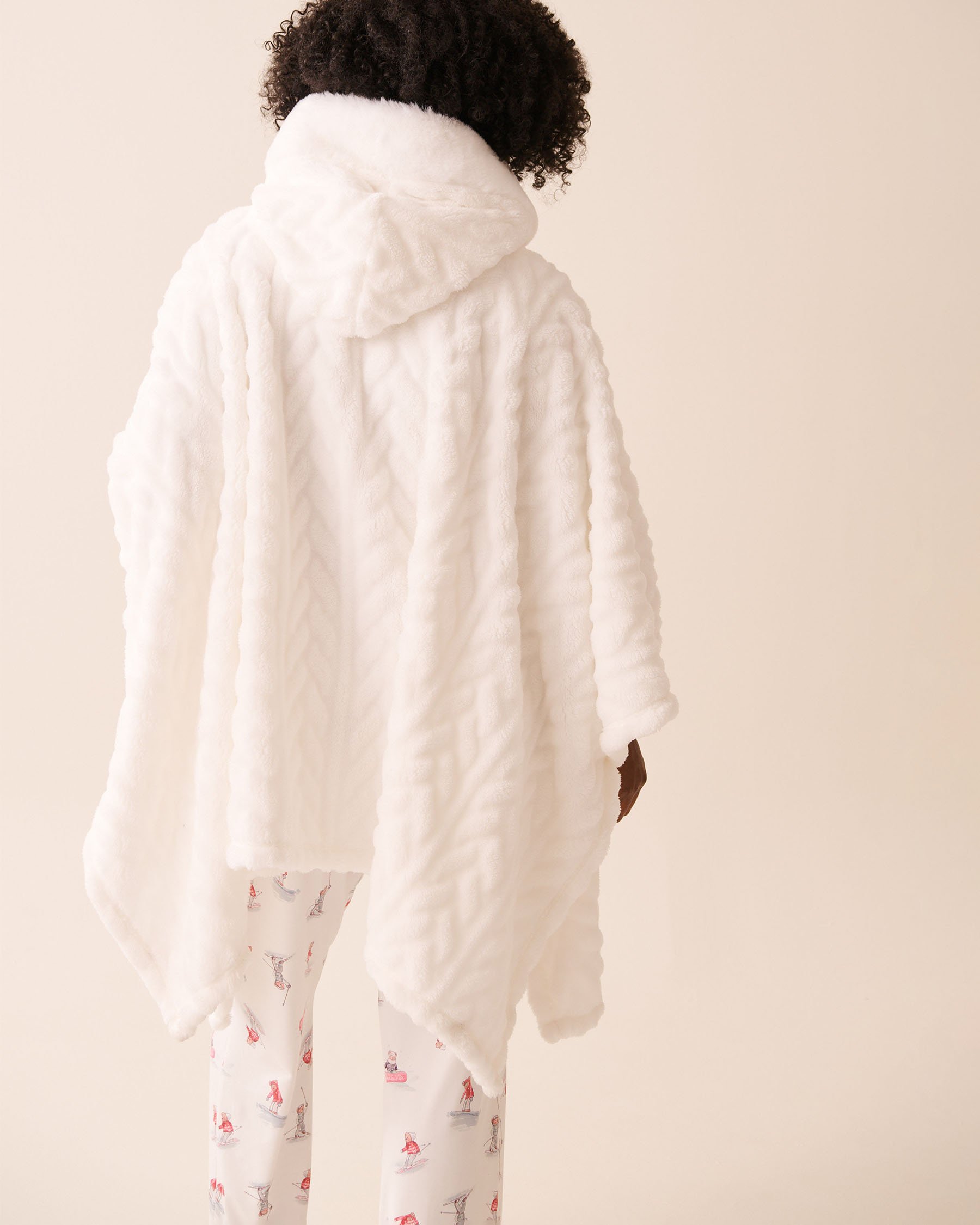 LA VIE EN ROSE Cape à capuchon en peluche douce torsadée Blanc neige 40700442 - Voir4