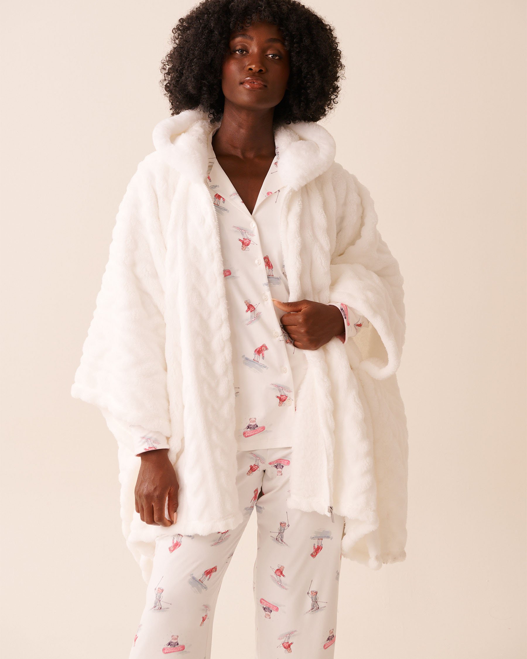 LA VIE EN ROSE Cape à capuchon en peluche douce torsadée Blanc neige 40700442 - Voir5