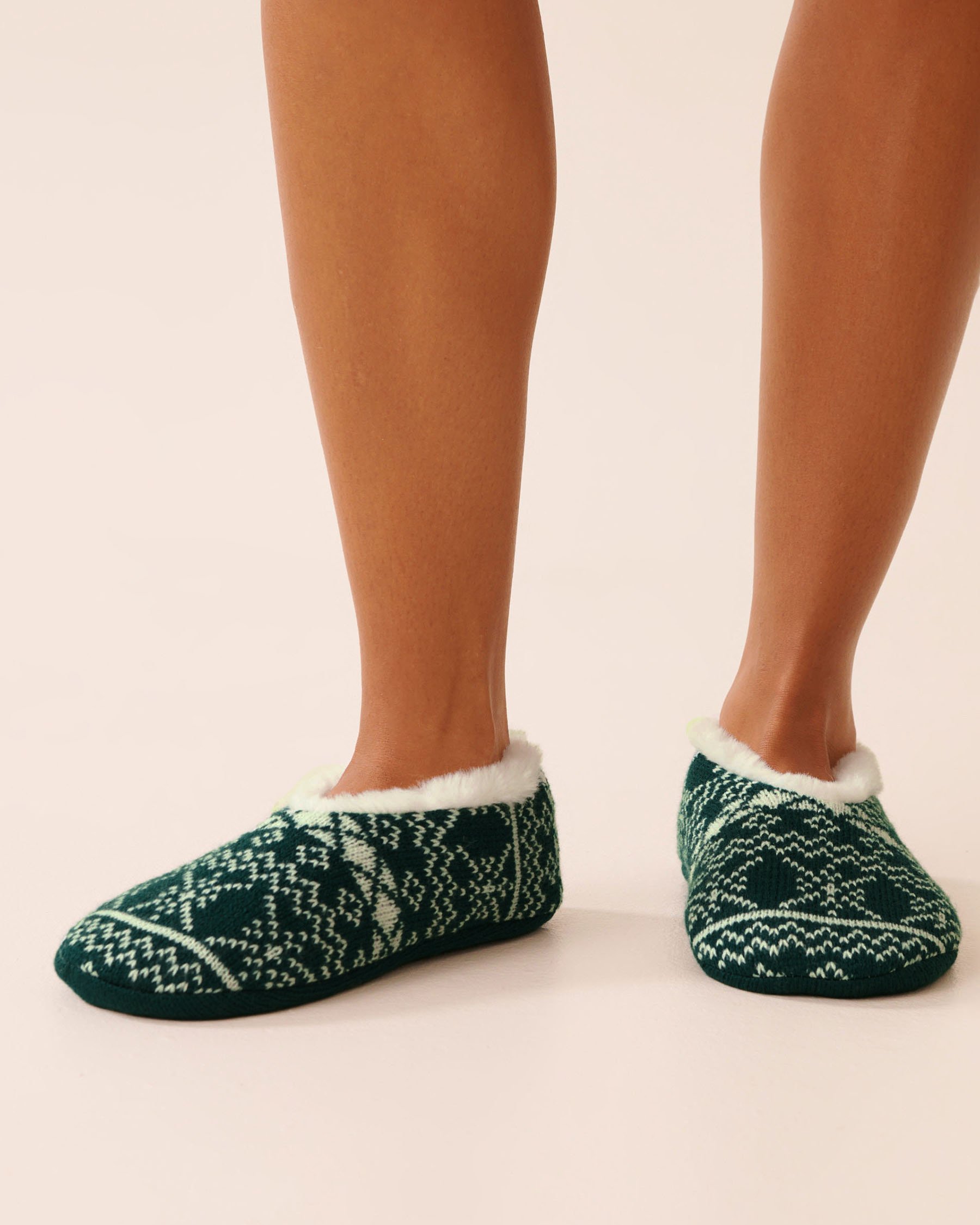 LA VIE EN ROSE Cable Knit and Faux Fur Slipper Socks Fir Green/Fair Isle 40700445 - View1