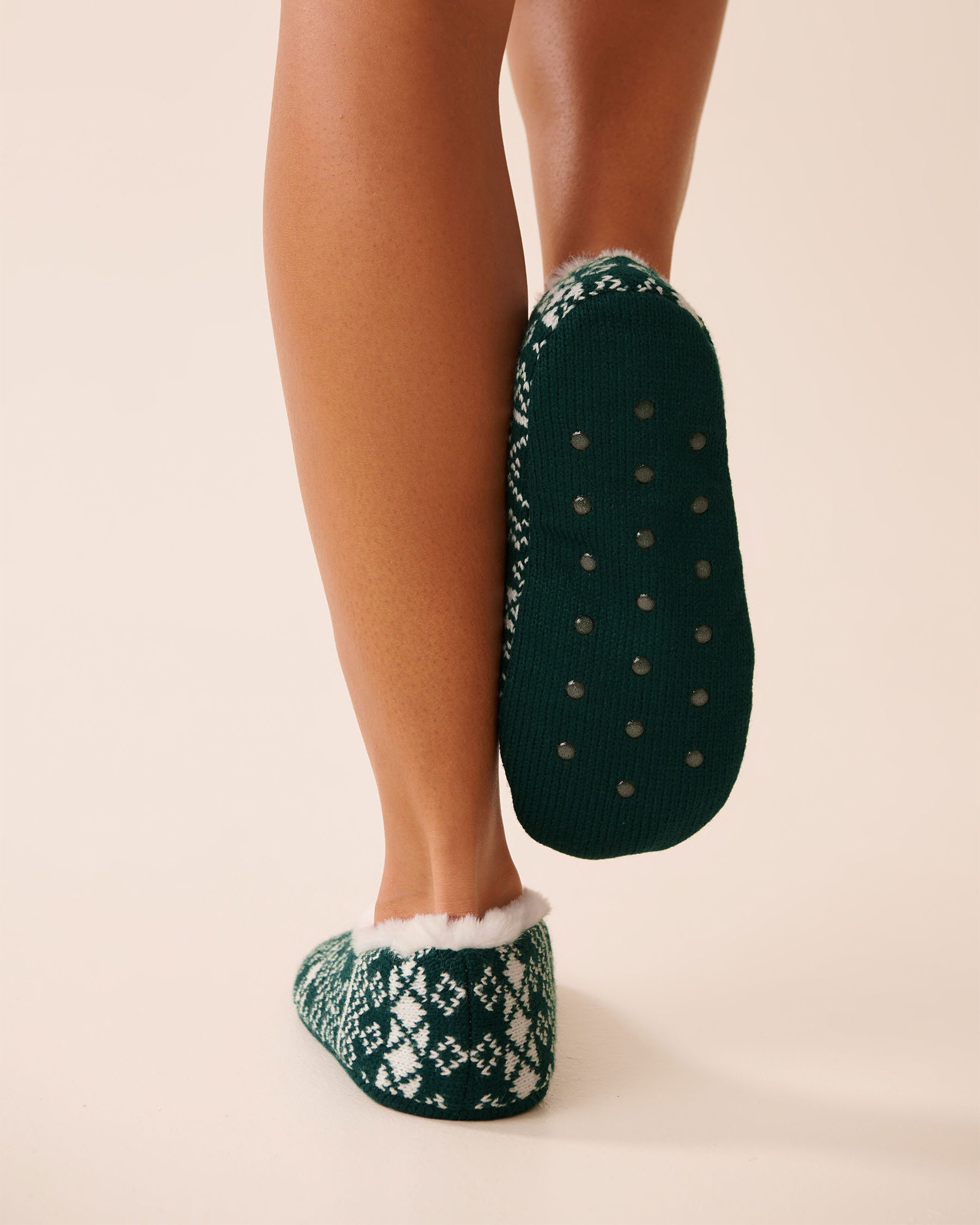 LA VIE EN ROSE Cable Knit and Faux Fur Slipper Socks Fir Green/Fair Isle 40700445 - View2