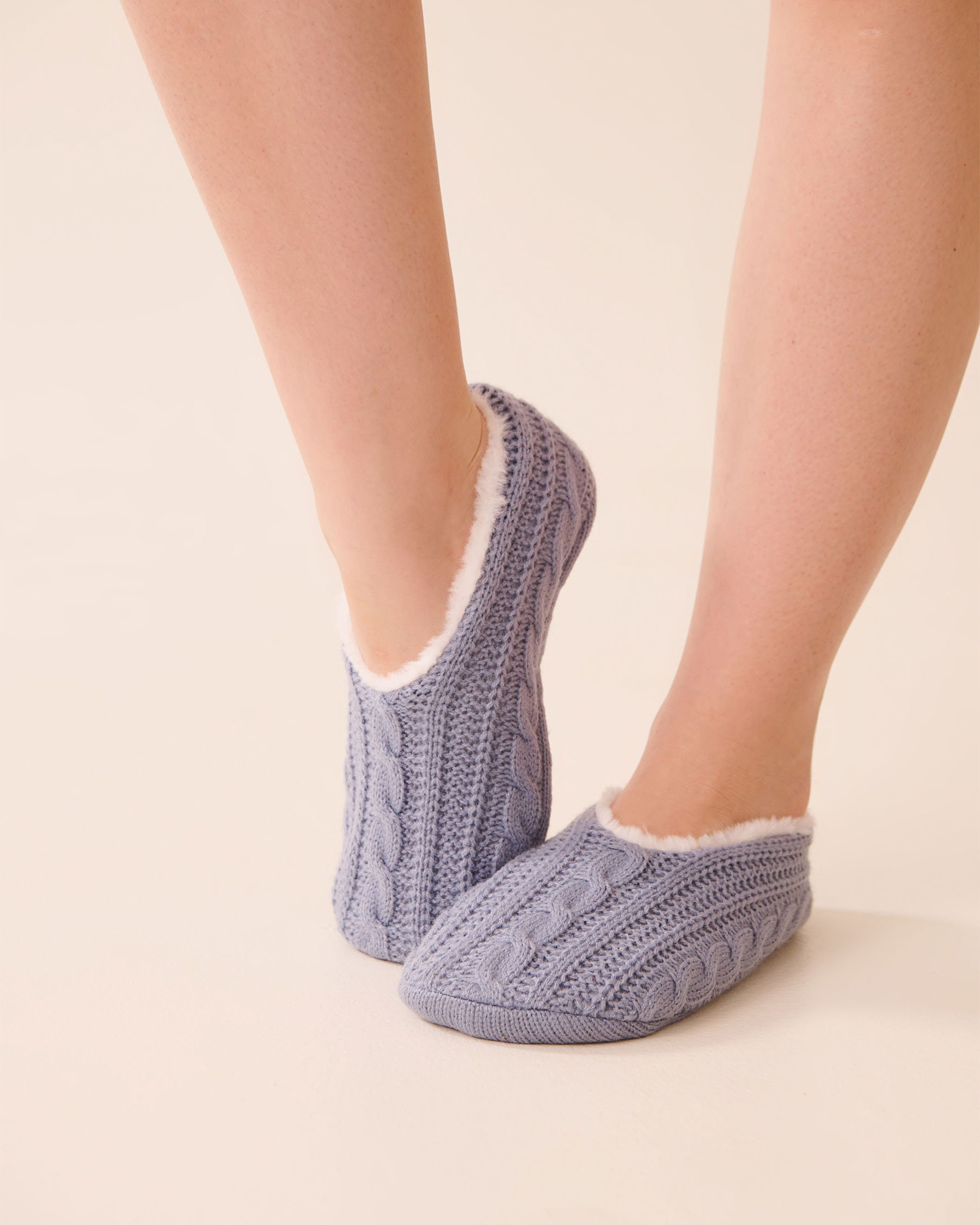 LA VIE EN ROSE Cable Knit and Faux Fur Slipper Socks Greyish Blue 40700445 - View2