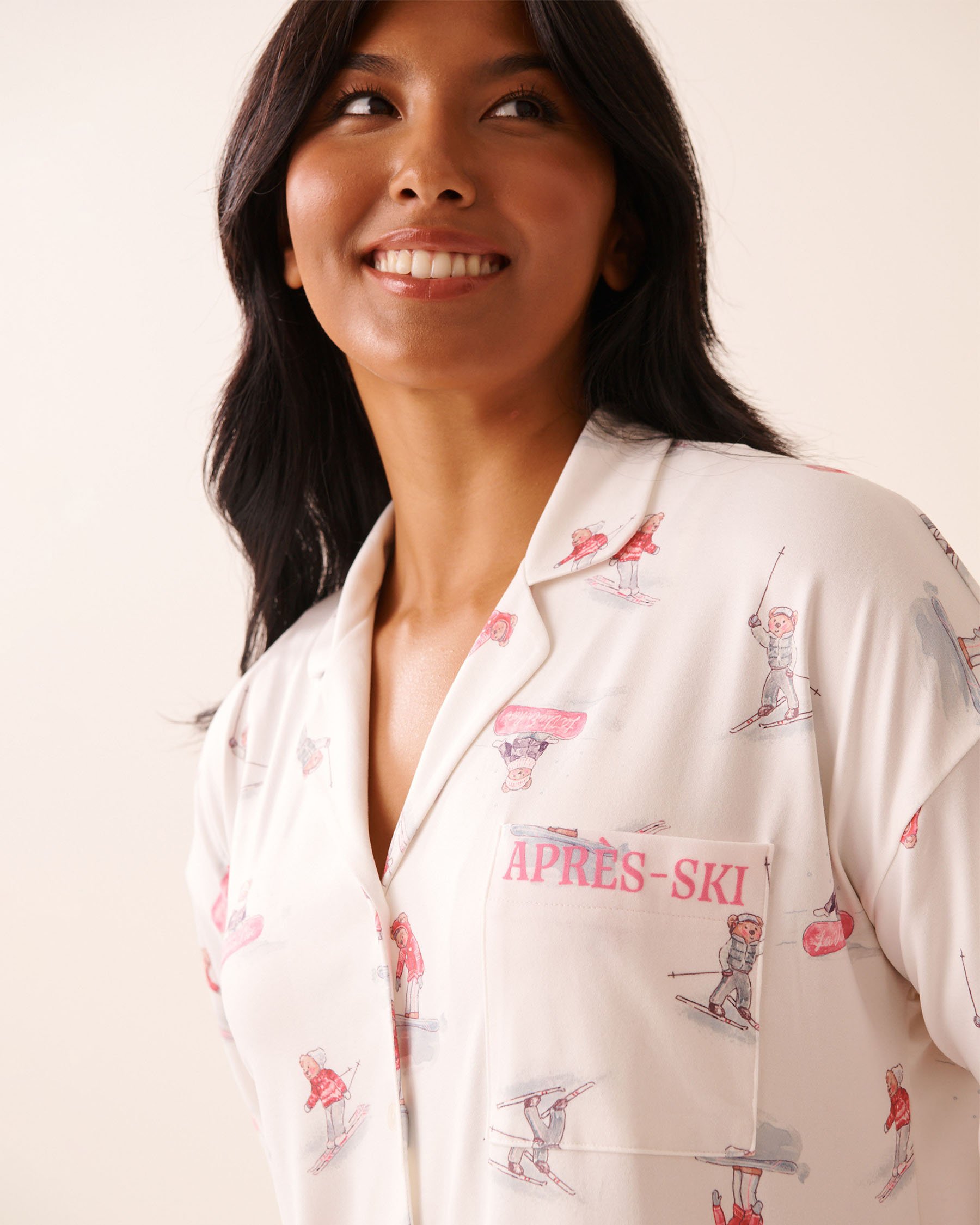 LA VIE EN ROSE Après-Ski Print Super Soft Button-down Sleepshirt White/Skiing Bears 40500466 - View3