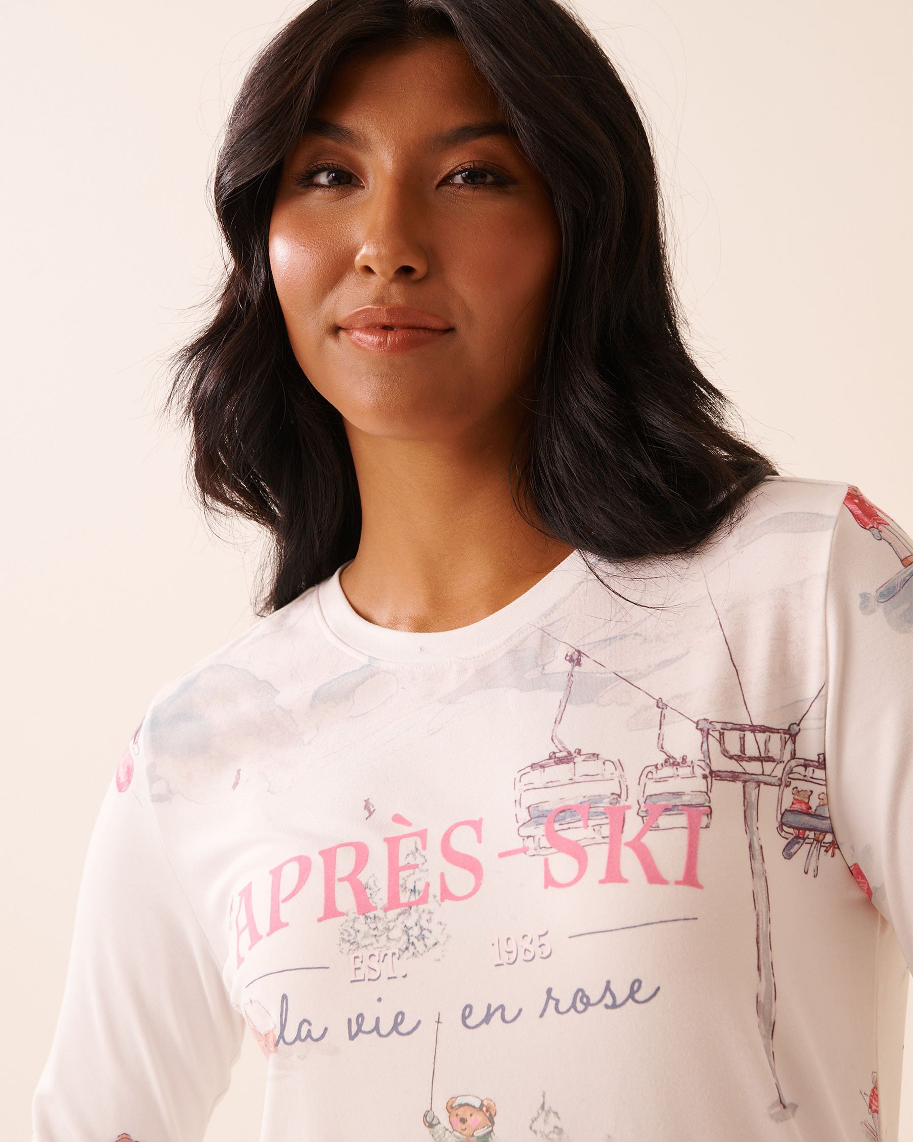 LA VIE EN ROSE Après-Ski Print Super Soft Long Sleeve Shirt White/Skiing Bears 40100813 - View5