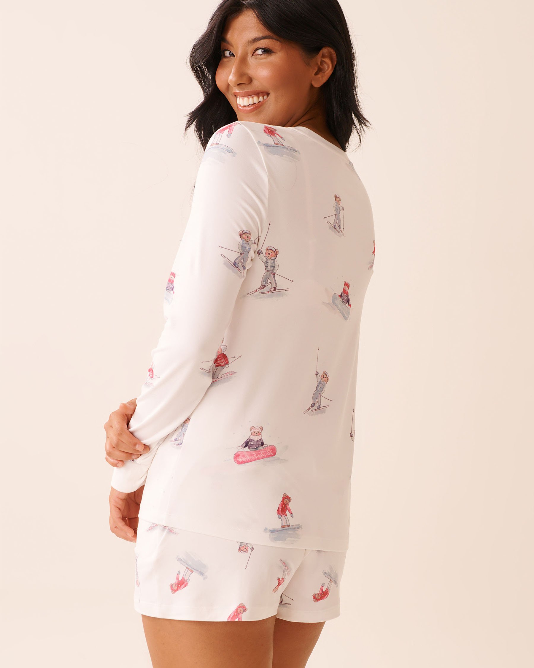 LA VIE EN ROSE Après-Ski Print Super Soft Long Sleeve Shirt White/Skiing Bears 40100813 - View6