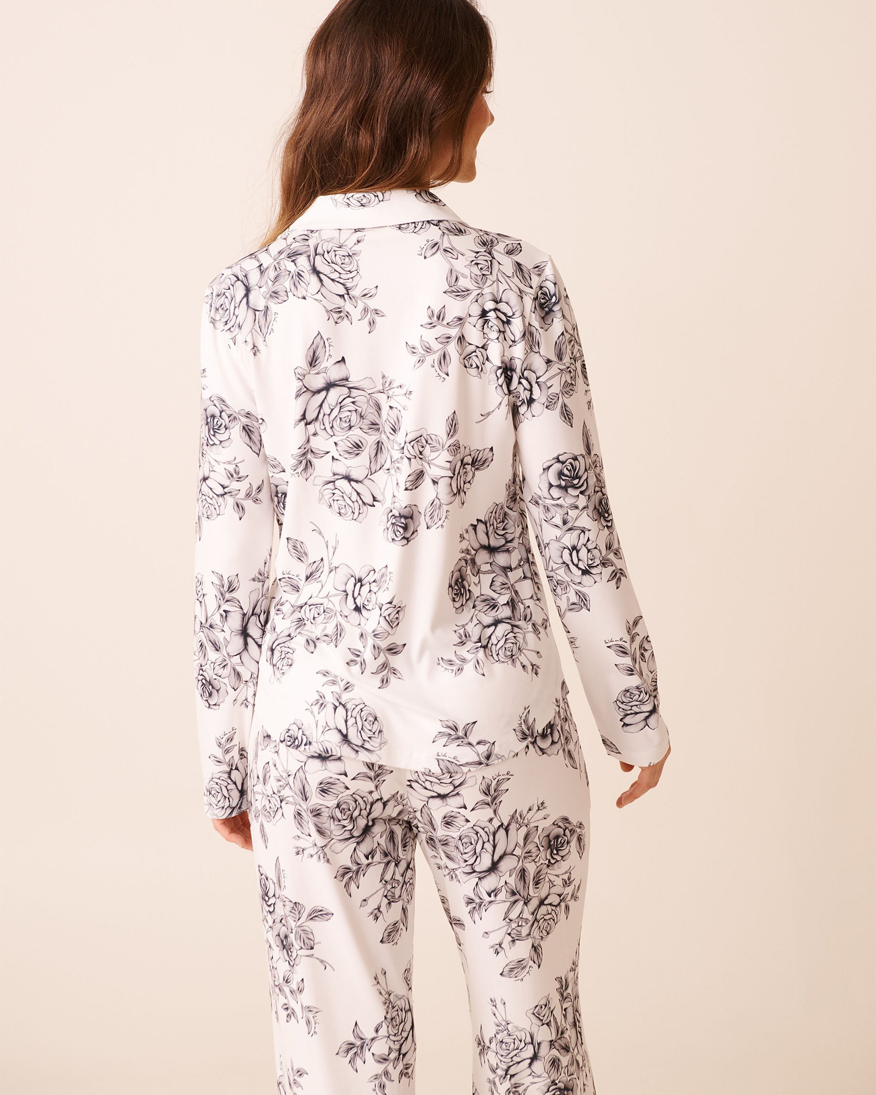 LA VIE EN ROSE Black Rose Print Super Soft Button-down Shirt Black & White Roses 40100820 - View2