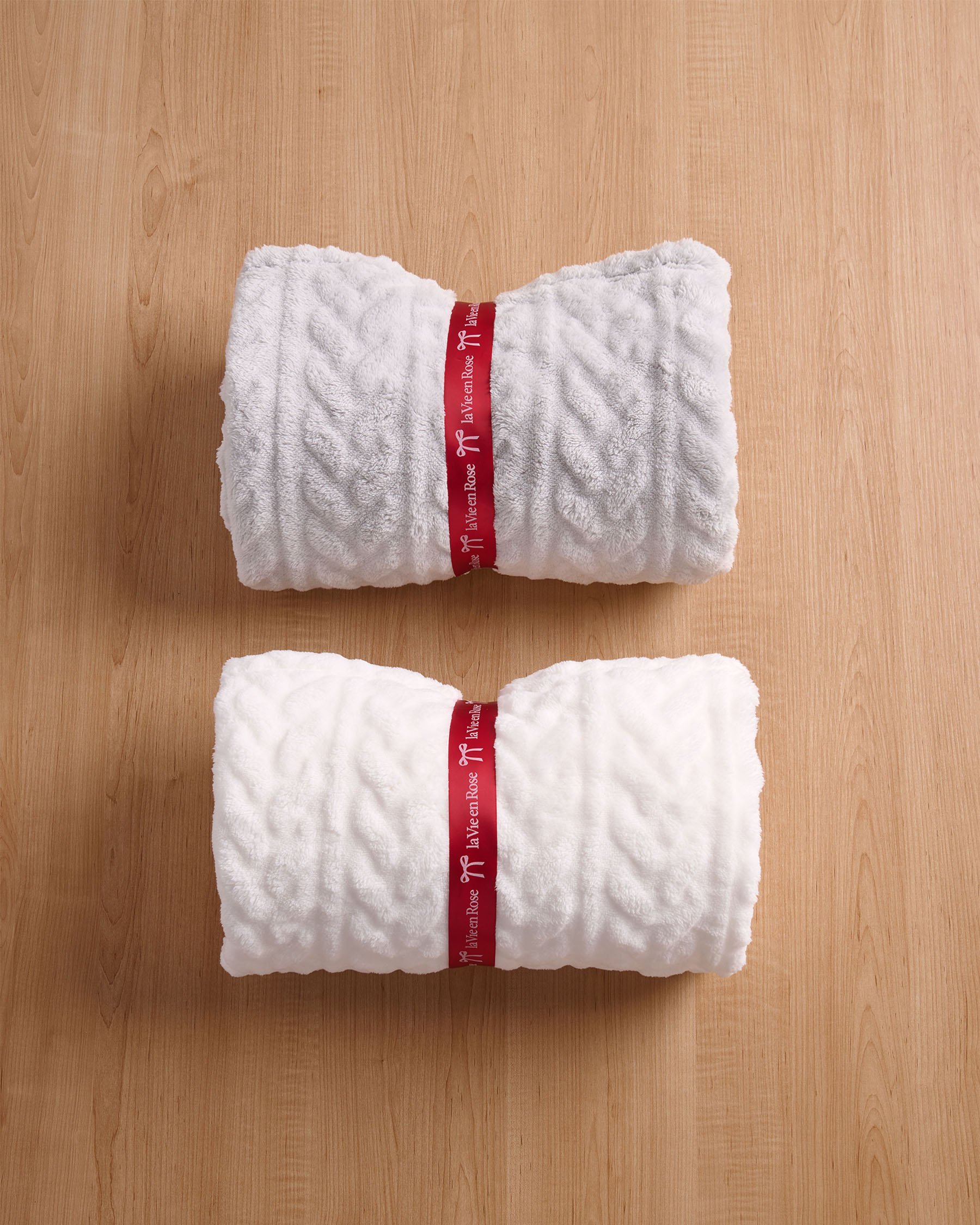 LA VIE EN ROSE Cable Effect Soft Plush Blanket Snow White 40700439 - View3