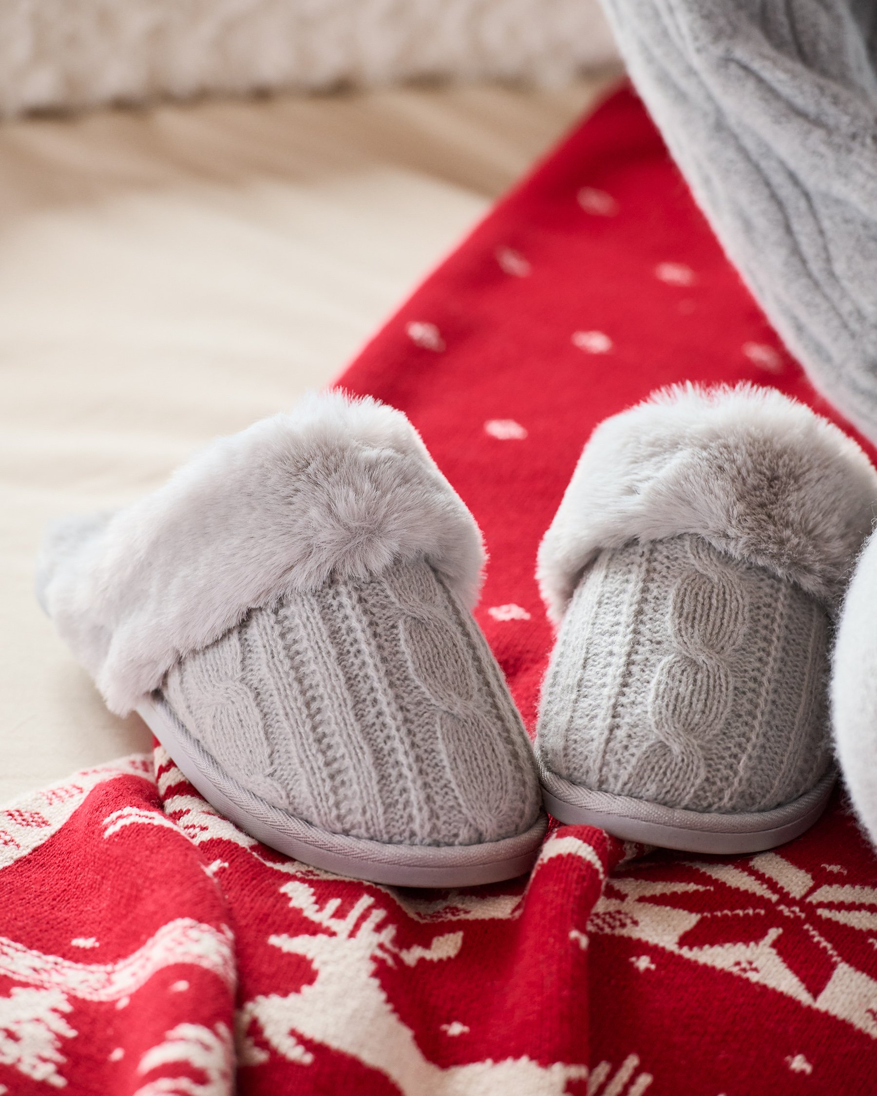 LA VIE EN ROSE Cable Knit and Faux Fur Slippers Grey 40700429 - View1