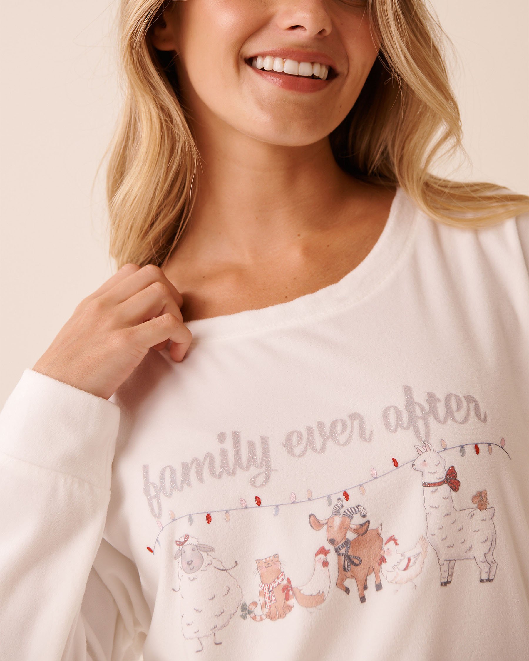 LA VIE EN ROSE Farm Friends Print Soft Velour Long Sleeve Shirt White/Farm Animals 40100798 - View3