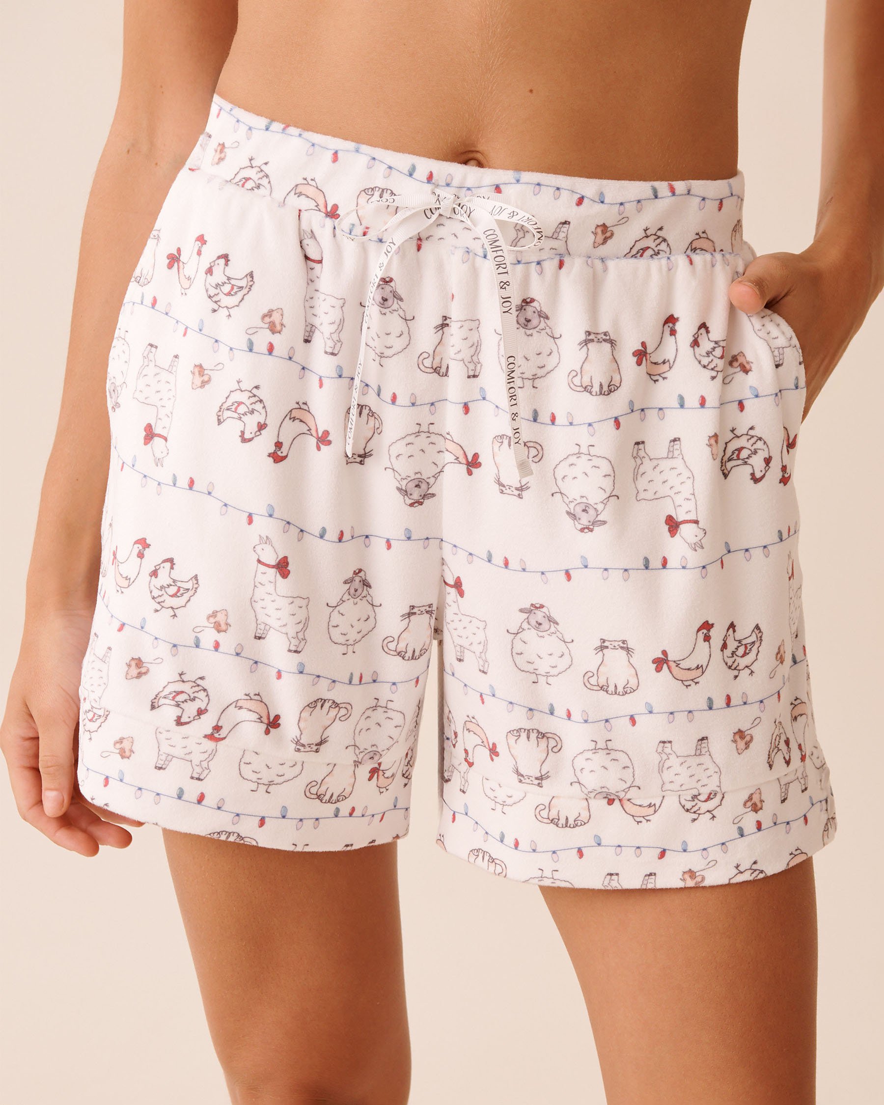 LA VIE EN ROSE Farm Friends Print Soft Velour Pajama Shorts White/Farm Animals 40200788 - View1