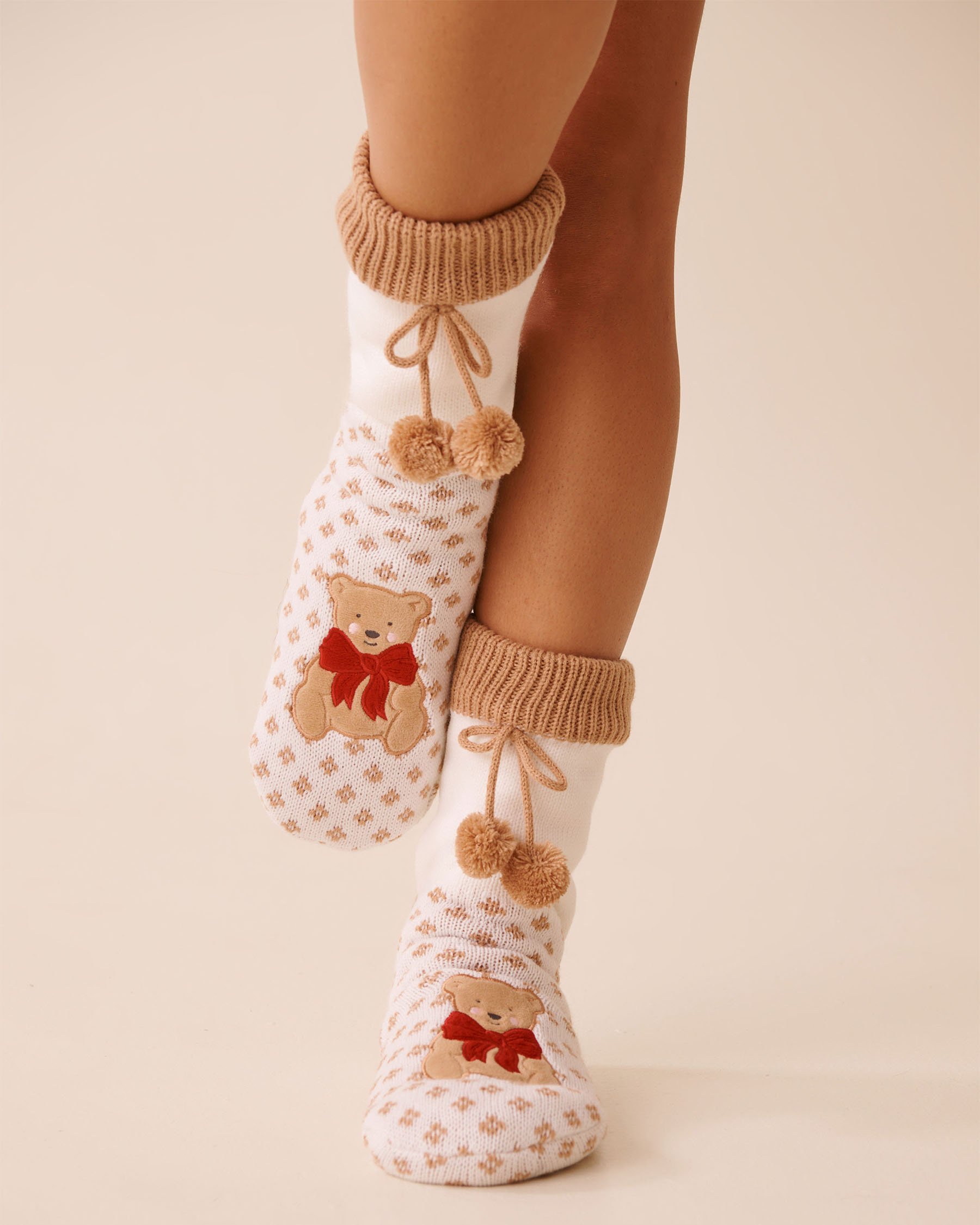LA VIE EN ROSE Long Knit and Sherpa Teddy Bear Socks White/Teddy Bear 40700426 - View1