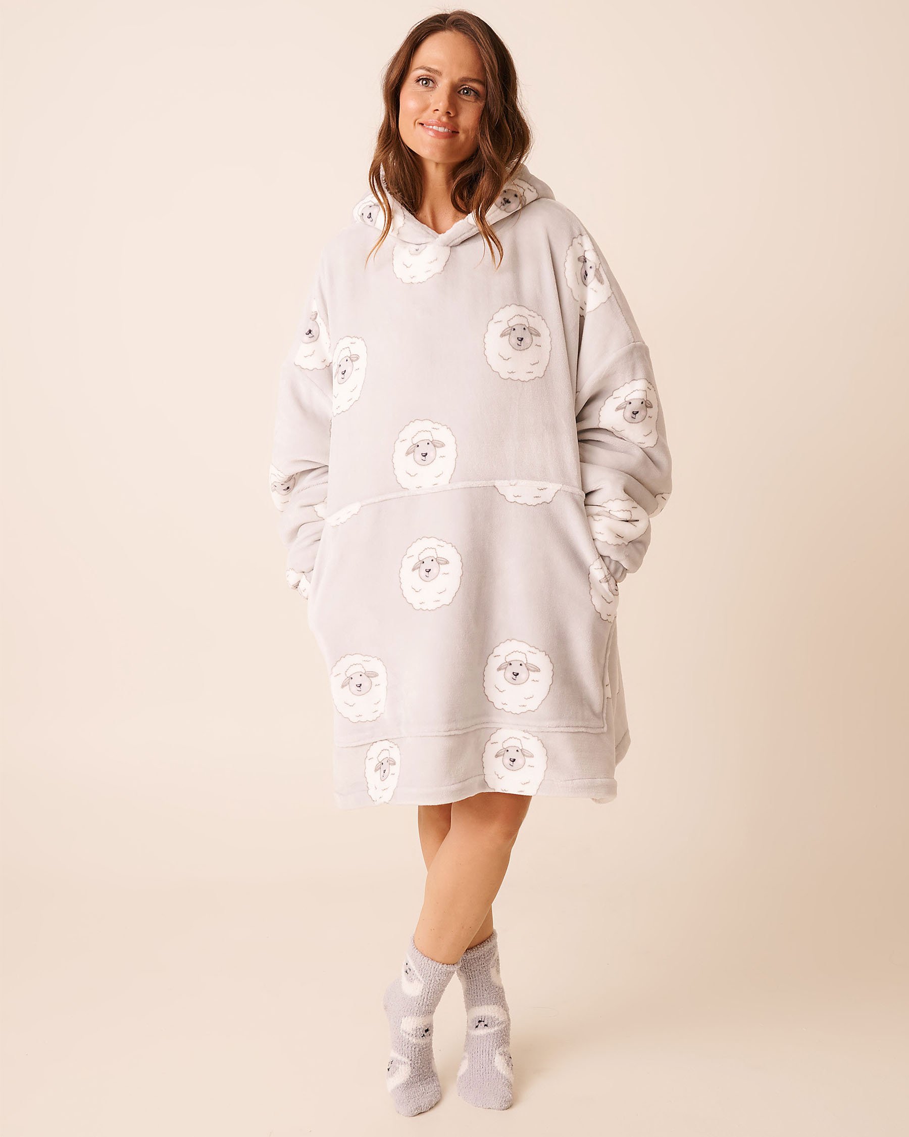 LA VIE EN ROSE Plush Sheep Socks Light Grey/Sheep 40700425 - View3