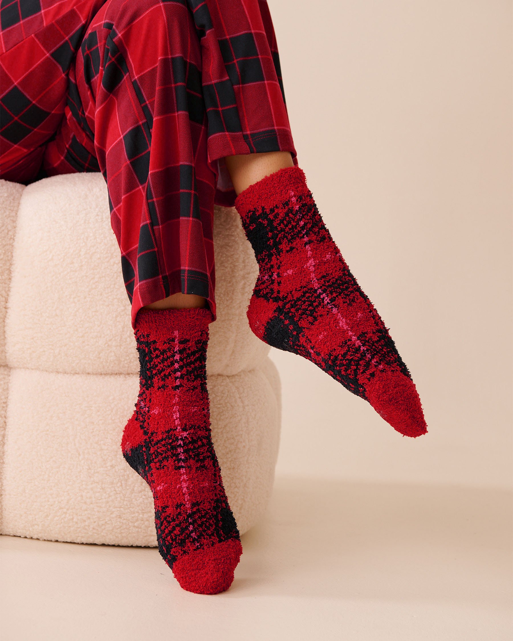 LA VIE EN ROSE Plush Buffalo Plaid Socks Buffalo Plaid 40700425 - View1
