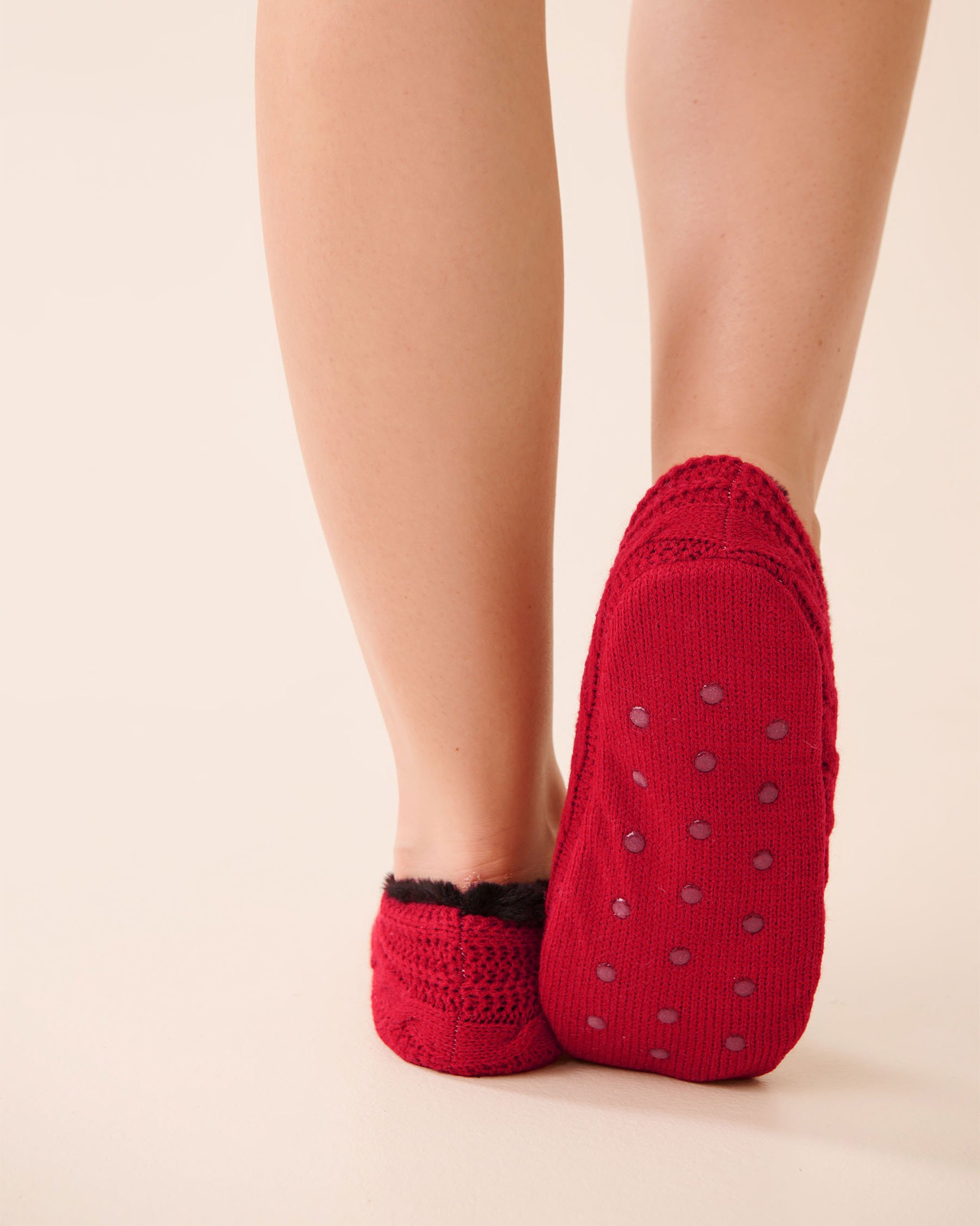 LA VIE EN ROSE Cable Knit and Faux Fur Slipper Socks Merry Red 40700445 - View2