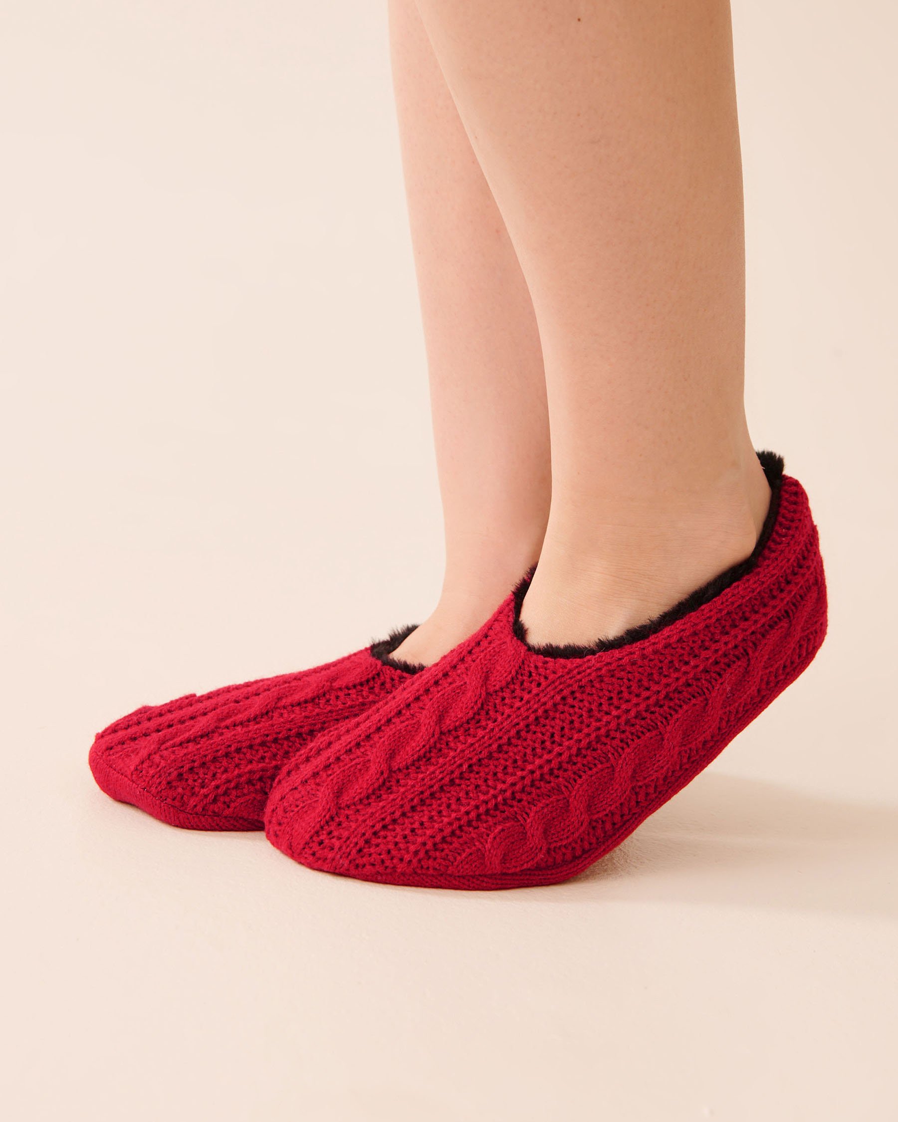 LA VIE EN ROSE Cable Knit and Faux Fur Slipper Socks Merry Red 40700445 - View1