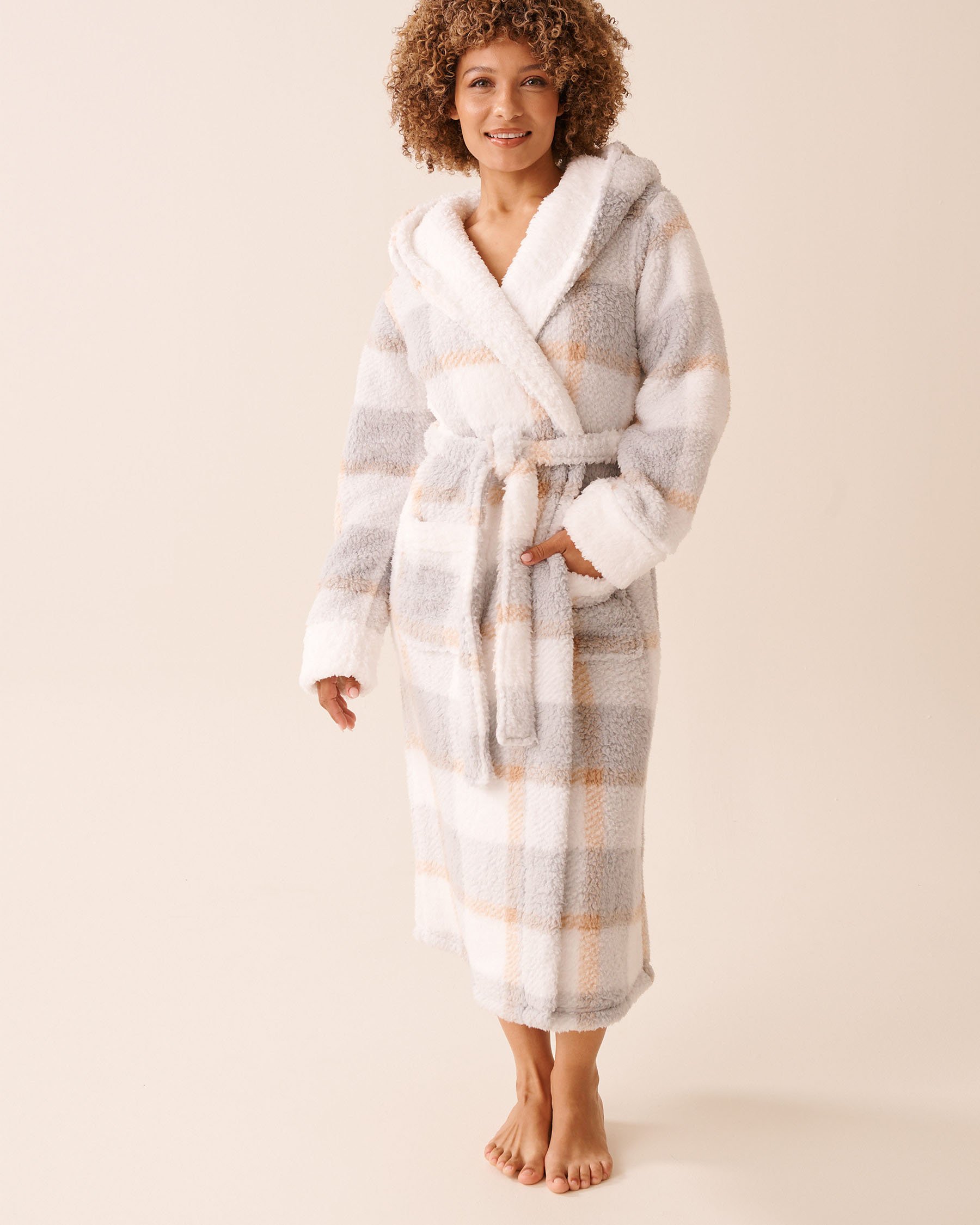 LA VIE EN ROSE Sherpa Plaid Robe Grey Plaid 40600224 - View1