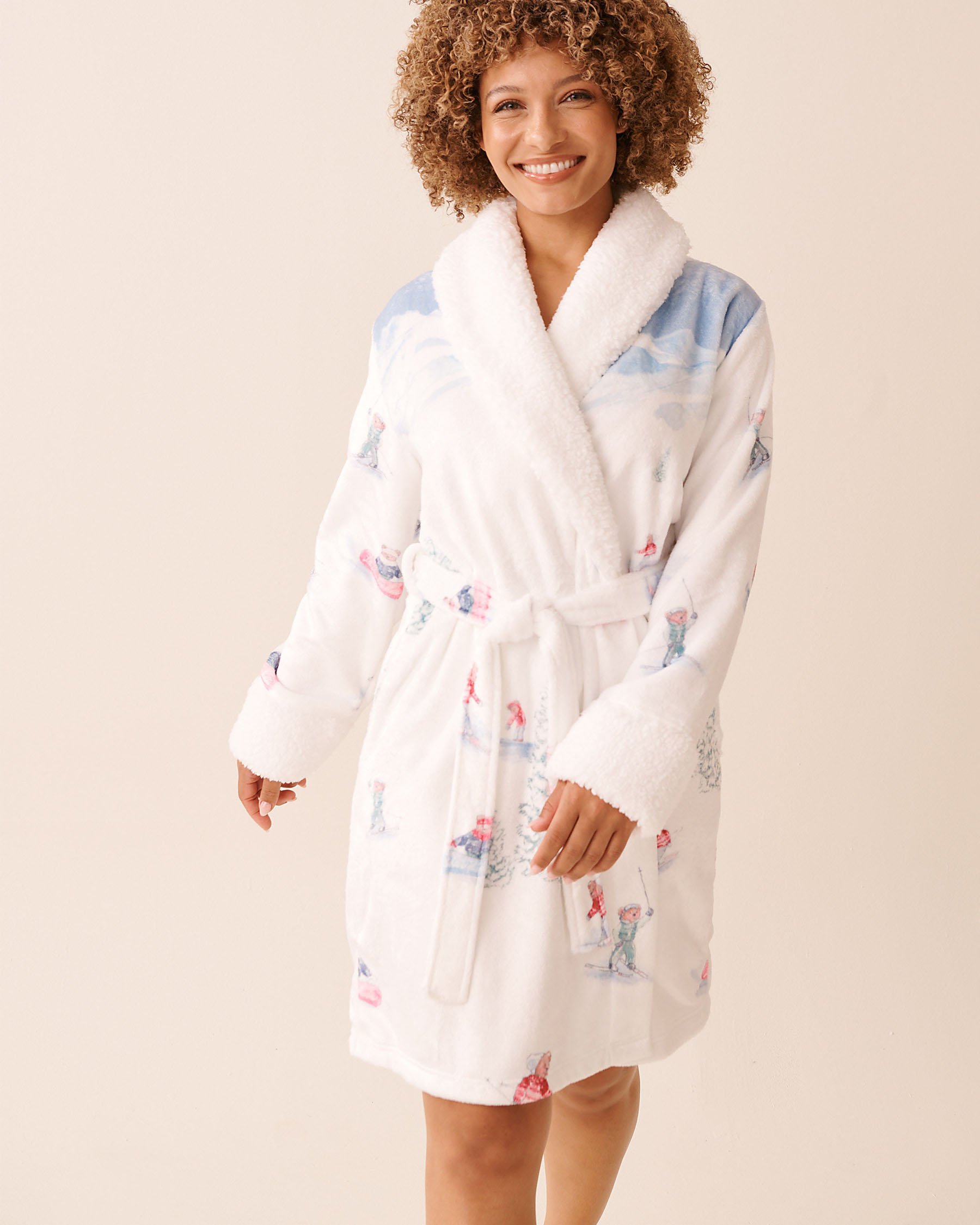 LA VIE EN ROSE Skiing Bear Print Soft Plush Hooded Robe White/Skiing Bears 40600220 - View1