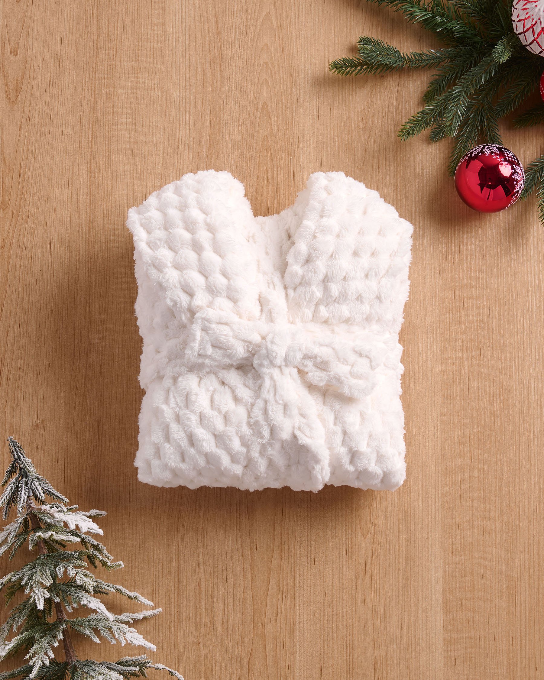 LA VIE EN ROSE Soft Plush Quilted Effect Robe Snow White 40600219 - View4