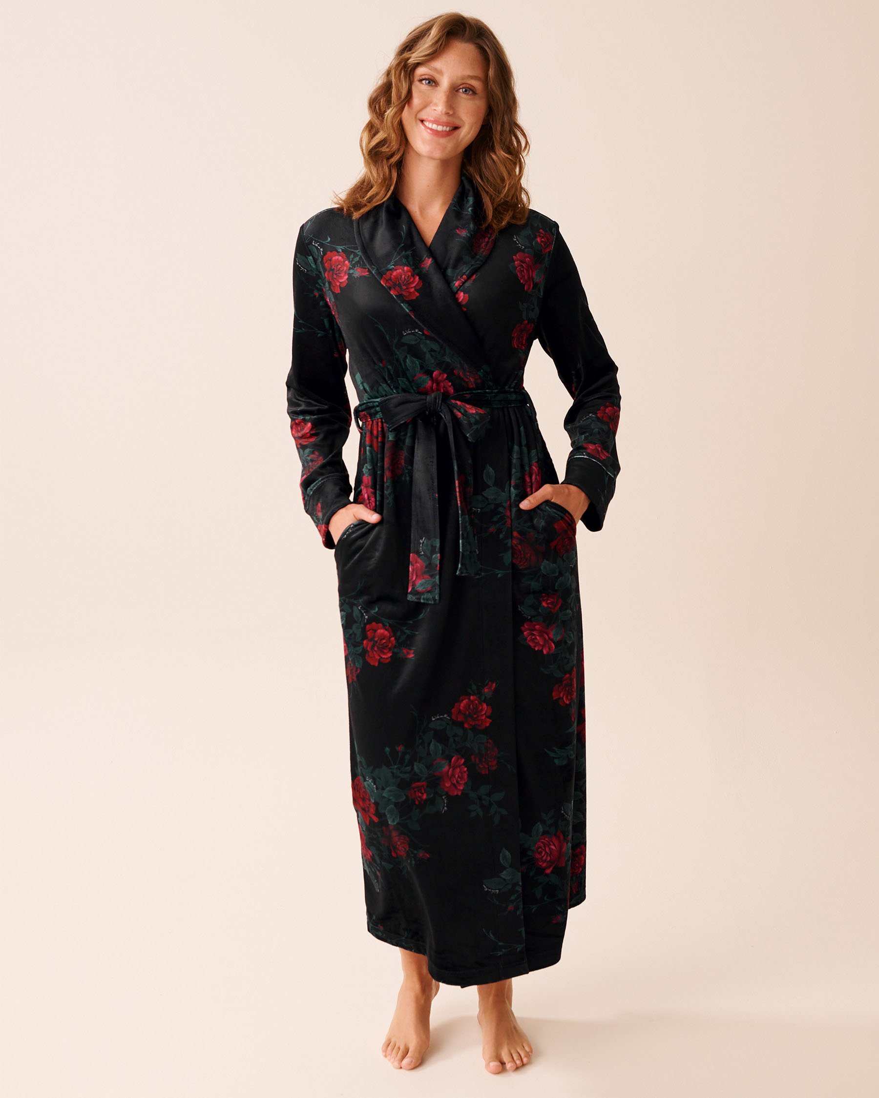 LA VIE EN ROSE Velvety Softness Long Robe Black/Red Roses 40600225 - View3