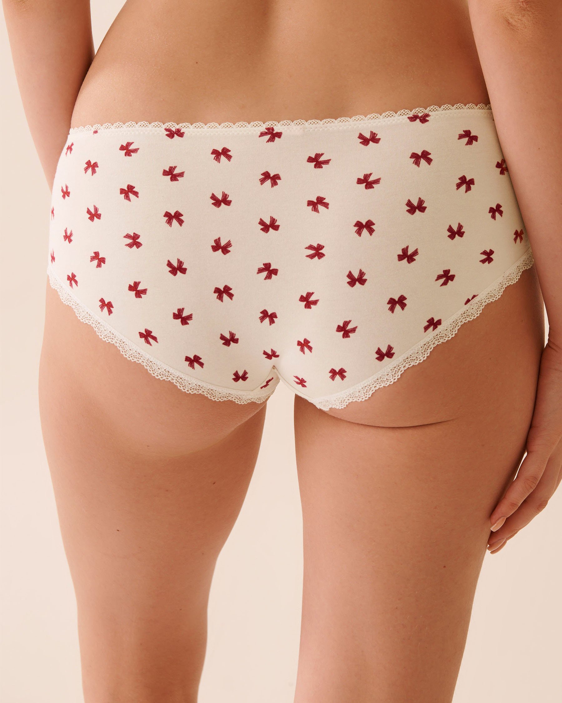 LA VIE EN ROSE Cotton and Lace Detail Hiphugger Panty White/Red Bows 20100663 - View2