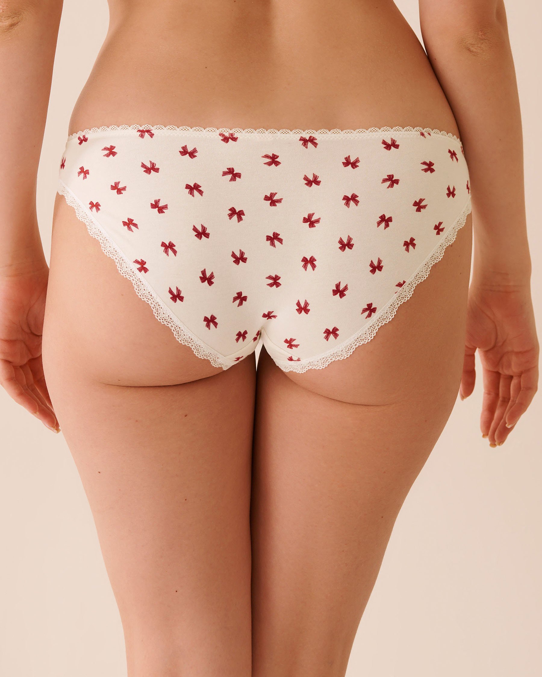 LA VIE EN ROSE Cotton and Lace Detail Bikini Panty White/Red Bows 20100662 - View2