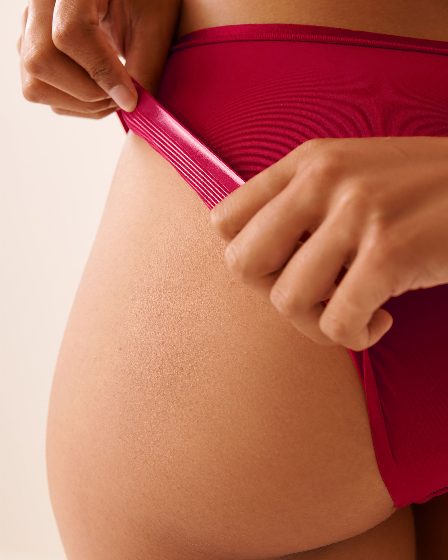 LA VIE EN ROSE Microfiber and Lace Sleek Back Bikini Panty Merry Red 20300448 - View4