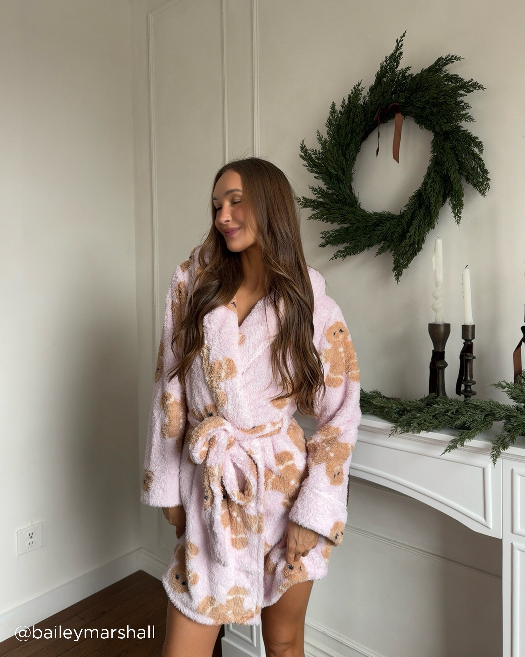 LA VIE EN ROSE Gingerbread Print Soft Plush Hooded Robe Pink/Gingerbreads 40600215 - View5