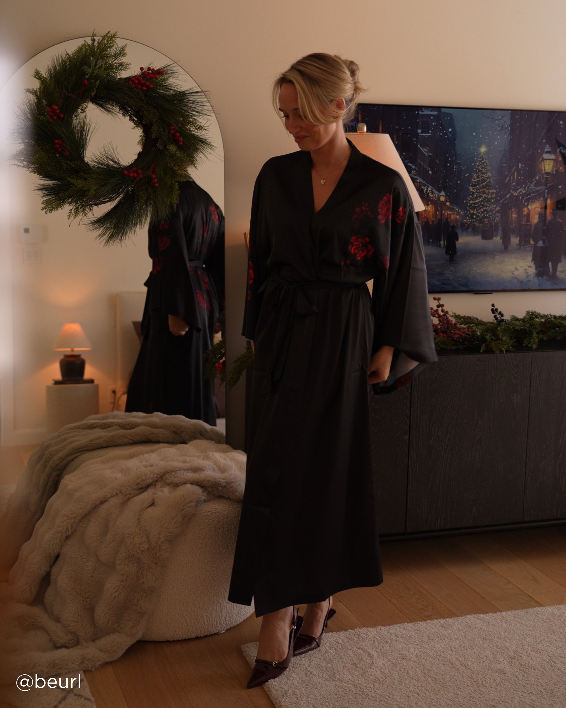 LA VIE EN ROSE Red Rose Print Long Satin Kimono Black/Red Roses 60600107 - View7