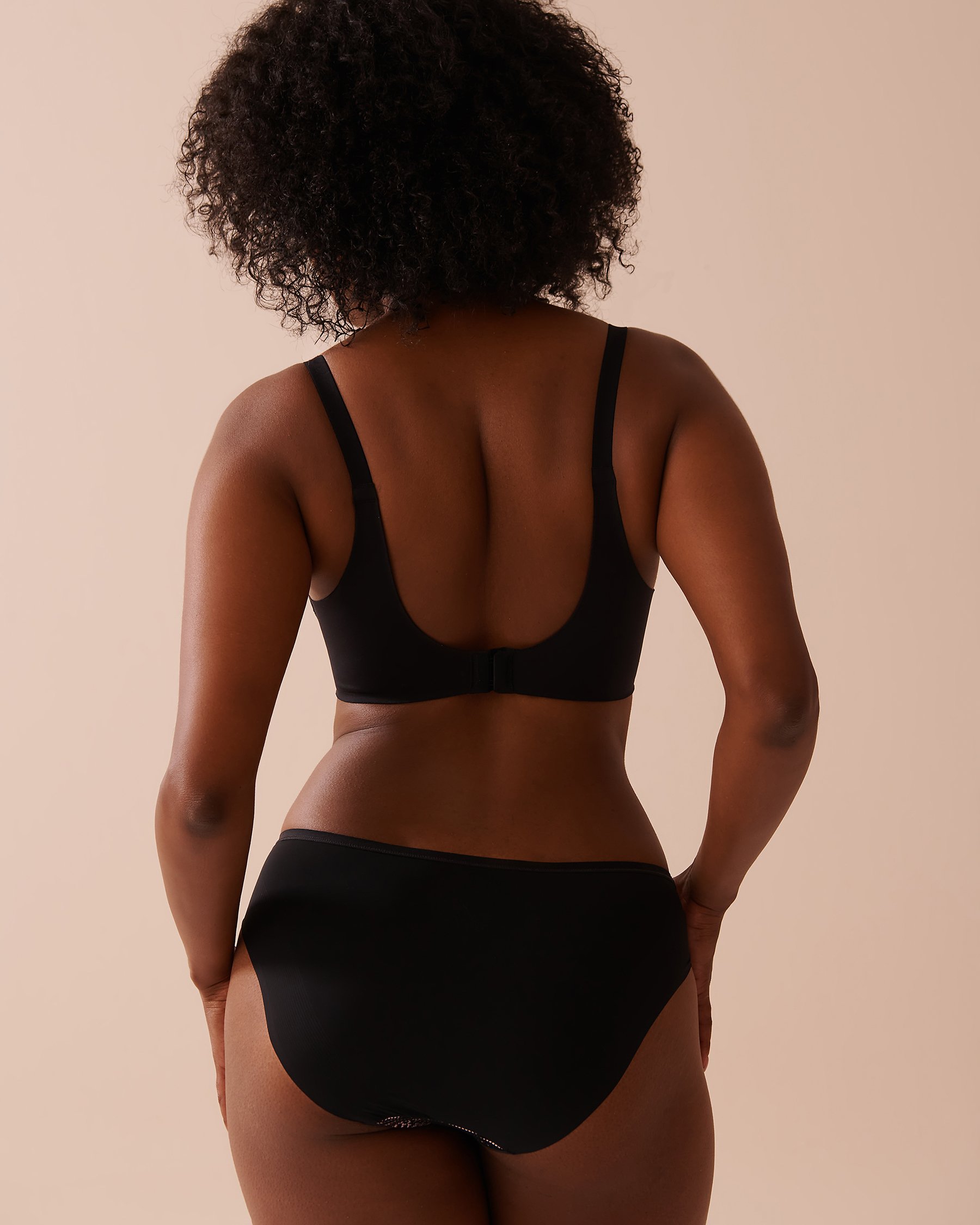 LA VIE EN ROSE Soutien-gorge doublure légère dos lisse Noir 10200461 - View2