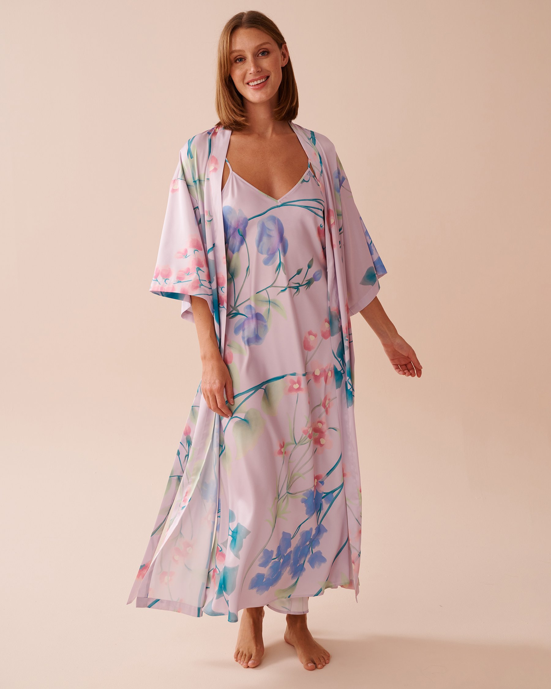 LA VIE EN ROSE Kimono long en satin imprimé jardin lavande Jardin lavande 60600087 - Voir7
