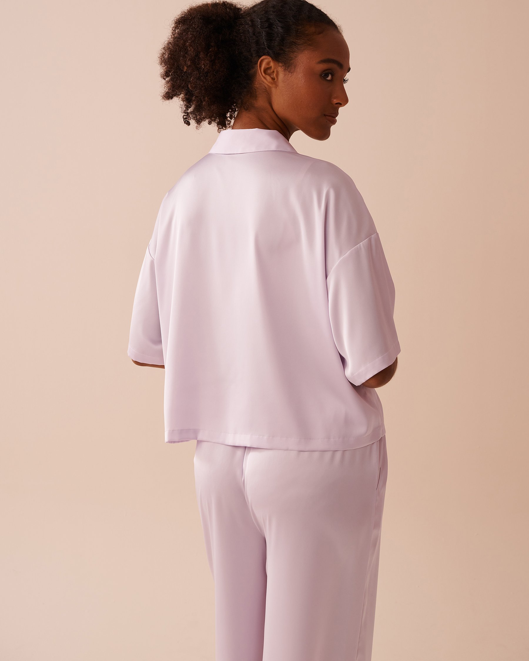 LA VIE EN ROSE Chemisier manches courtes en satin Lavande 60100123 - View2
