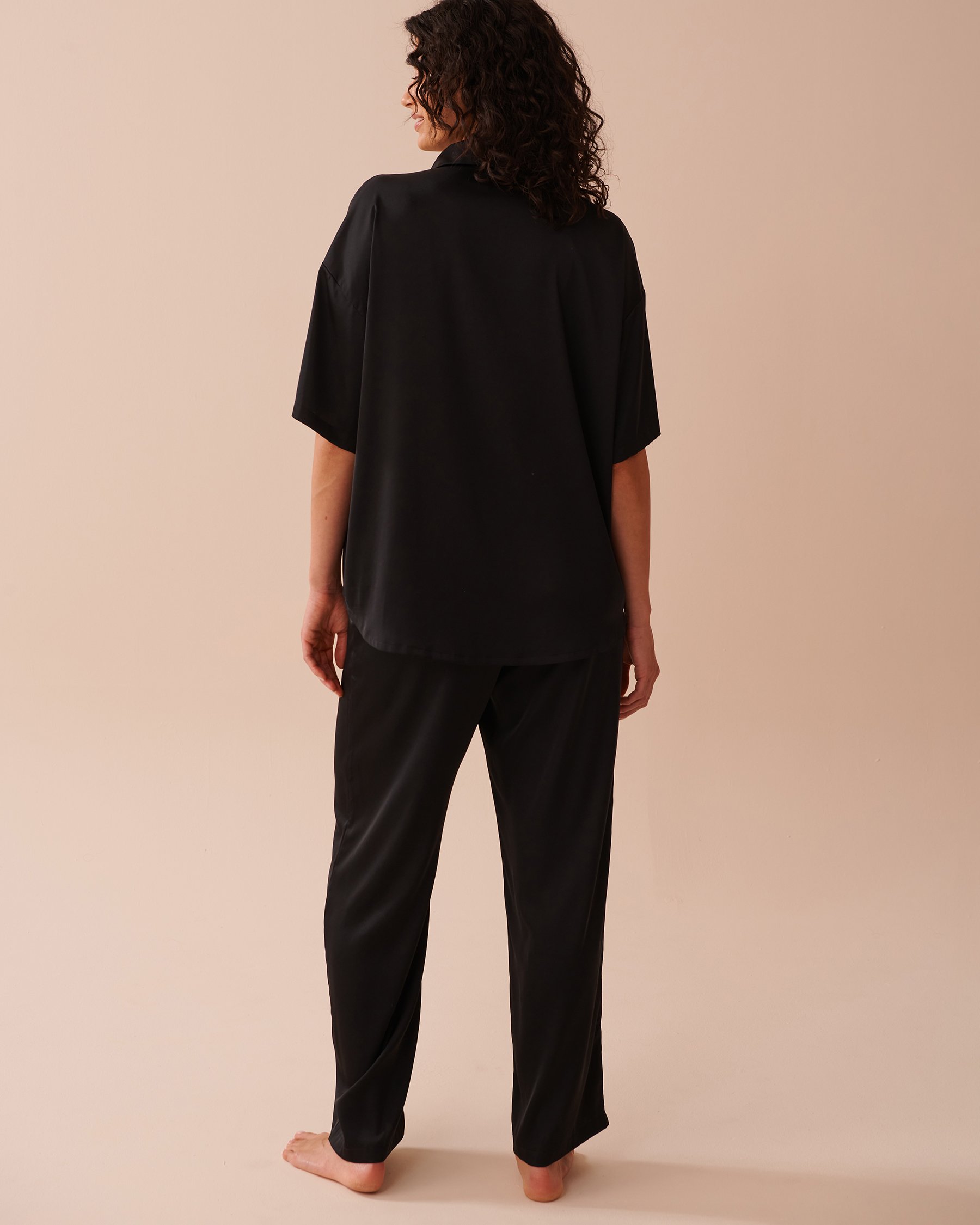 LA VIE EN ROSE Short Sleeve Satin Pajama Set Black 60400048 - View2