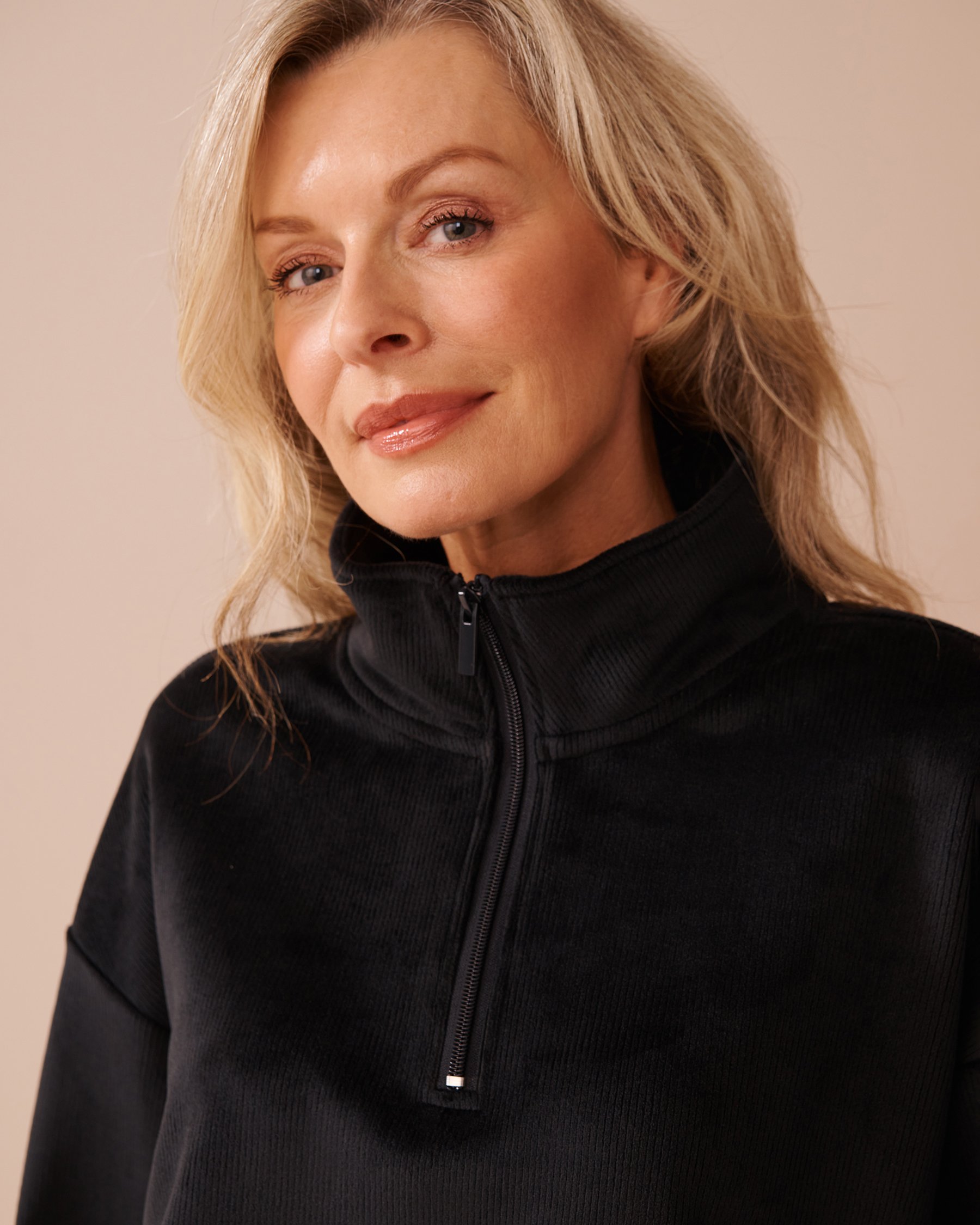 LA VIE EN ROSE Chandail demi-zip épais en tissu côtelé Noir 50100098 - Voir3