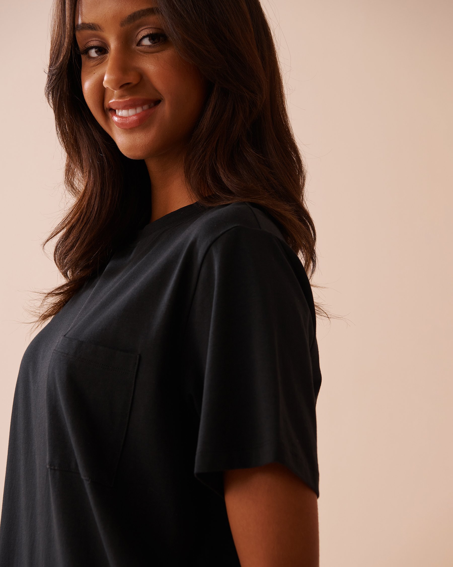 LA VIE EN ROSE Cotton T-shirt with Pocket Black 40100677 - View3