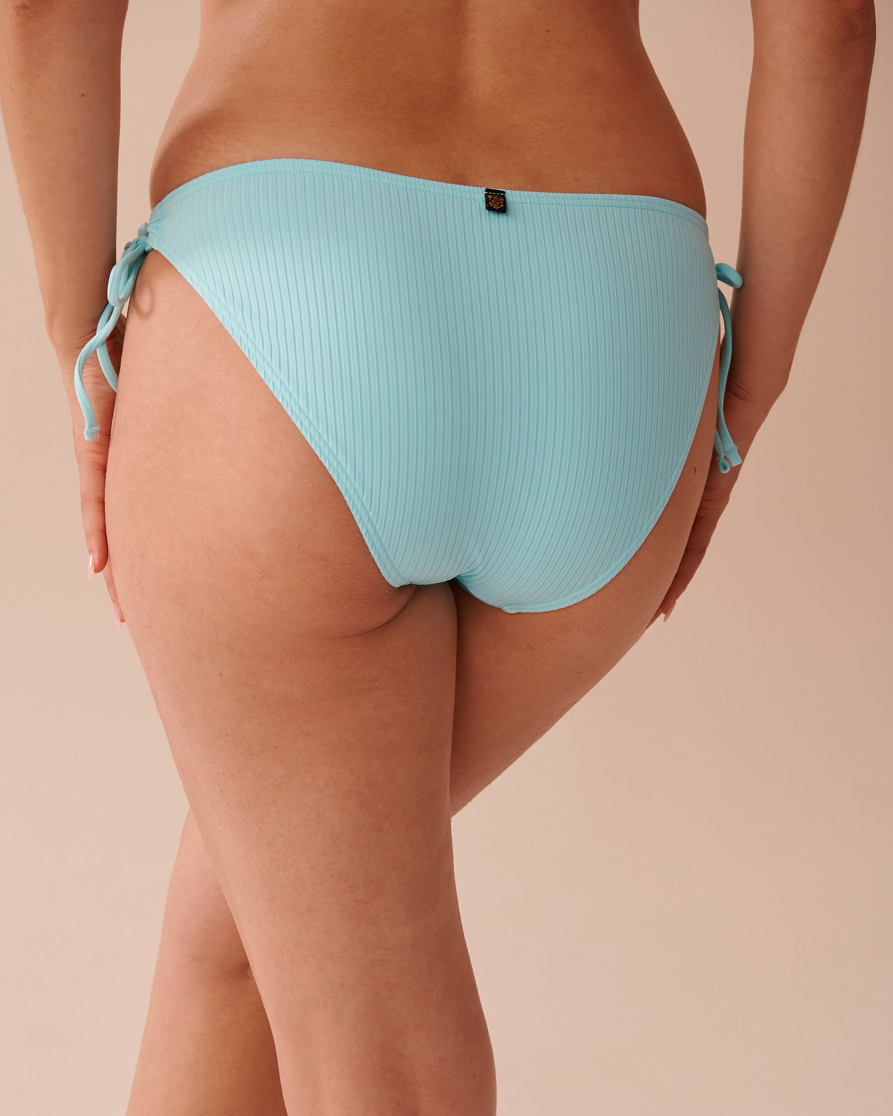 LA VIE EN ROSE AQUA Bas de bikini brésilien noué aux hanches texturé CYAN BLUE Bleu cyan 70300638 - Voir6