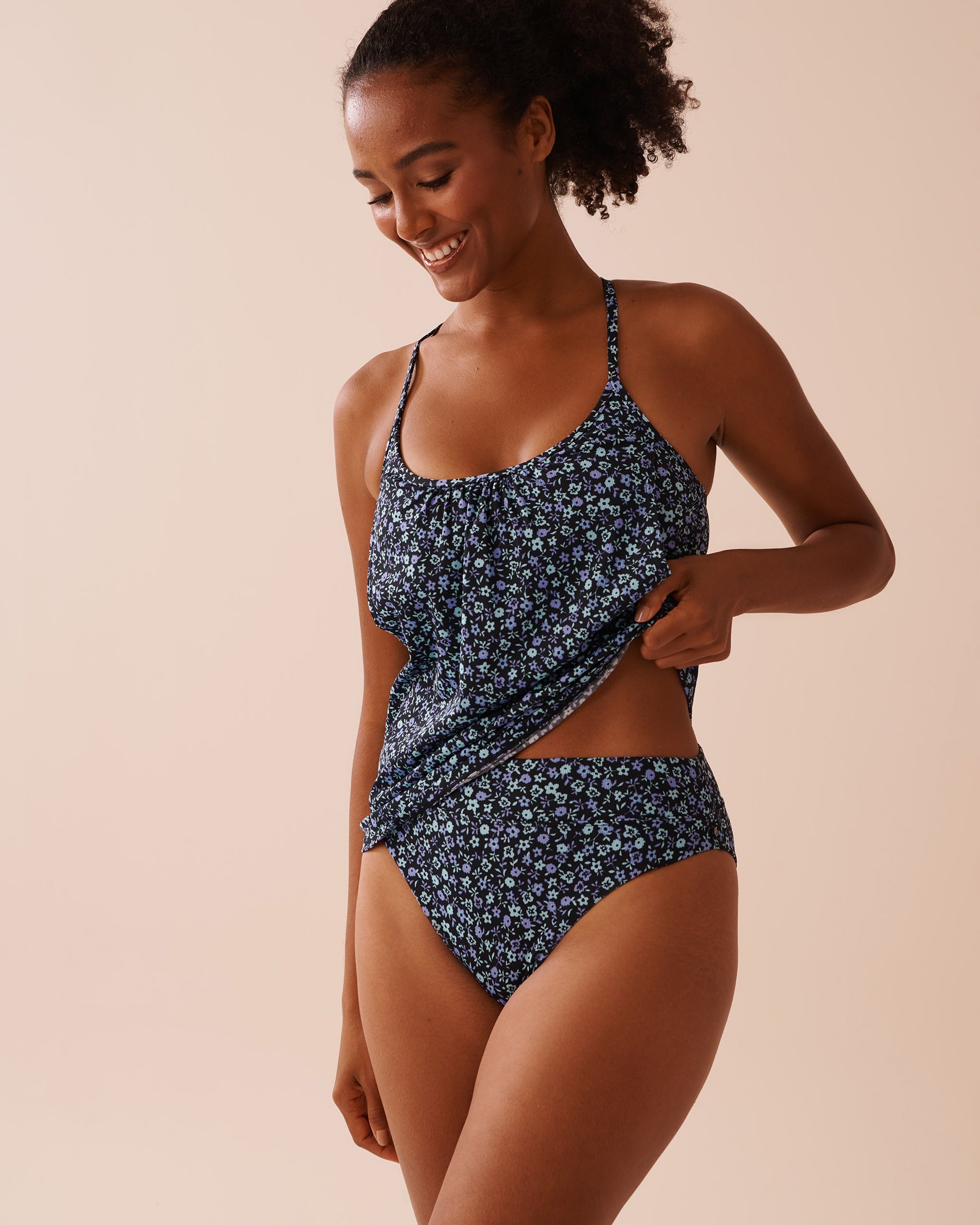 LA VIE EN ROSE AQUA Bas de bikini brésilien taille haute en fibres recyclées PERIWINKLE FLOWERS Pervenche en fleurs 70300651 - Voir3